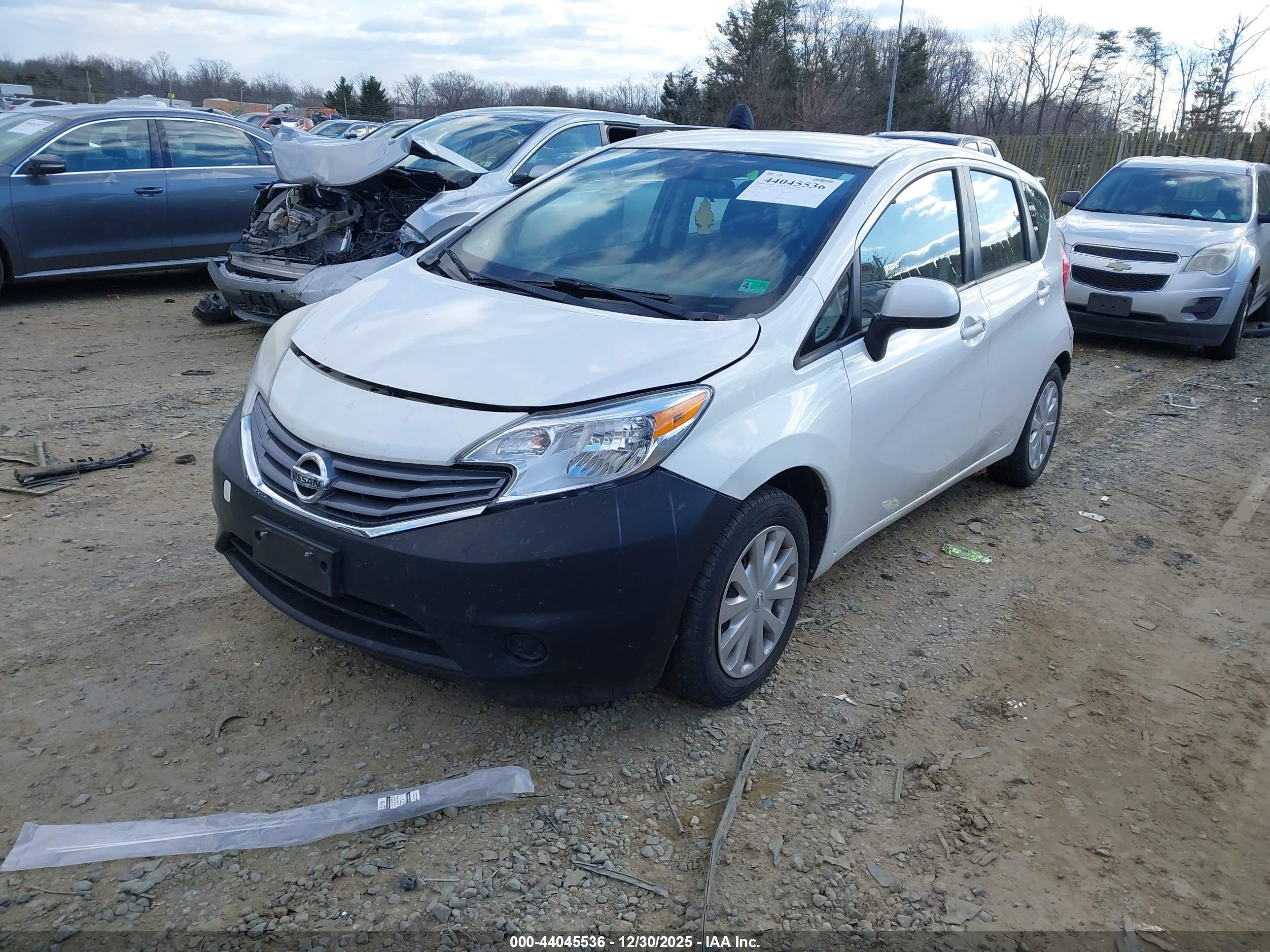 NISSAN VERSA image 2