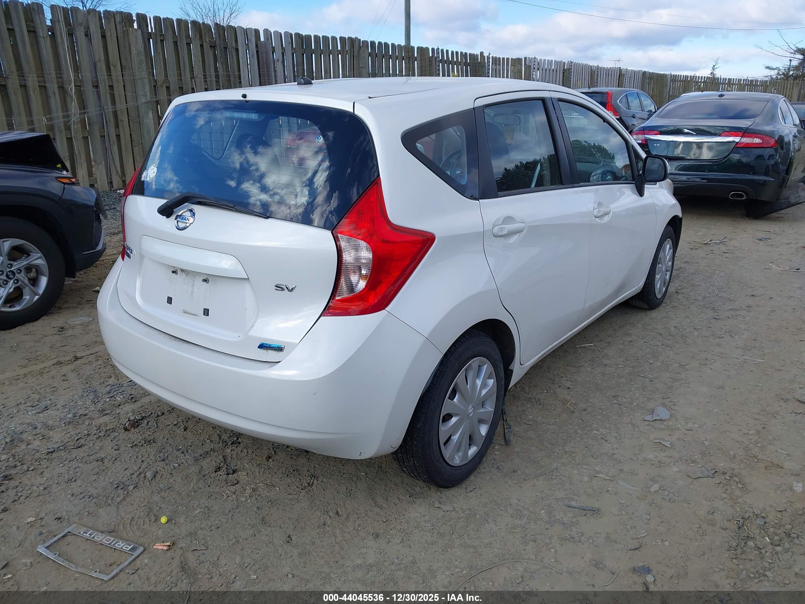 NISSAN VERSA image 4