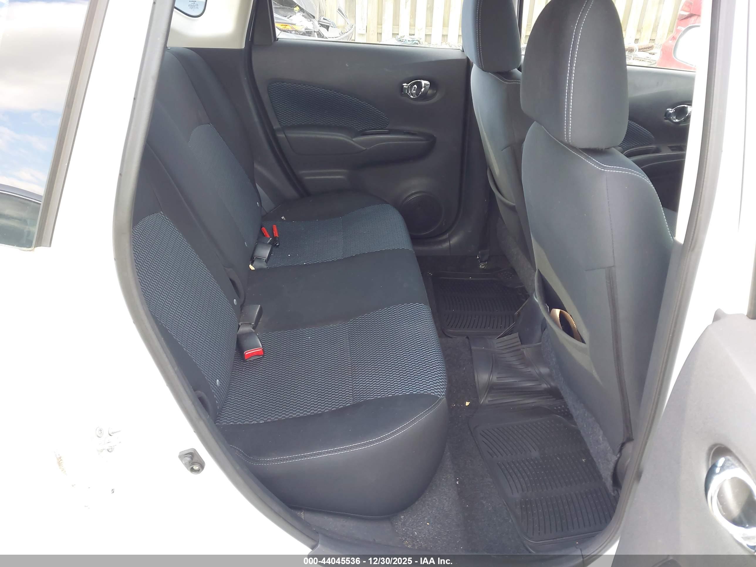 NISSAN VERSA image 8