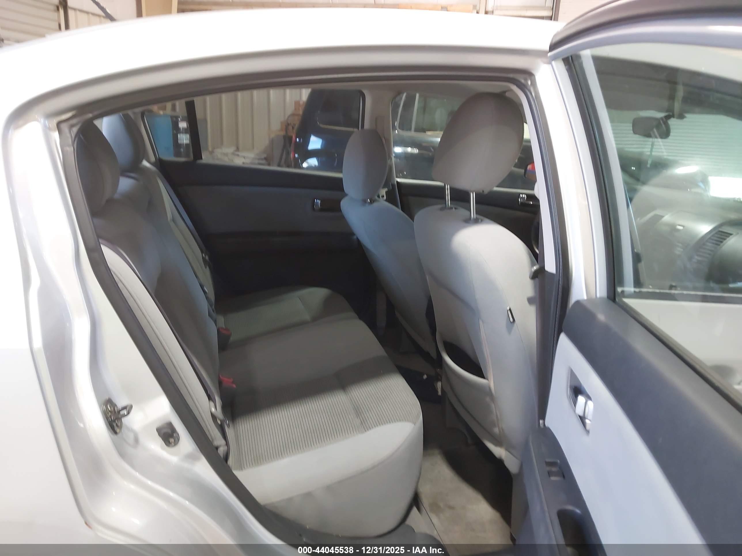 NISSAN SENTRA image 8