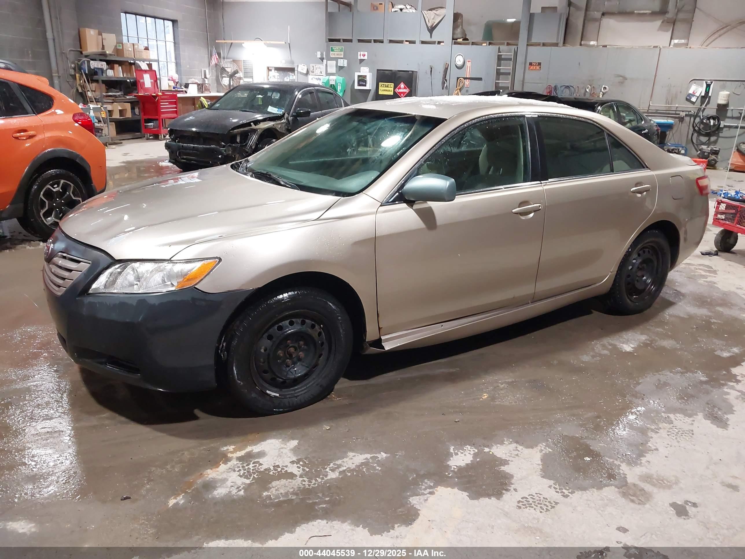 TOYOTA CAMRY image 2