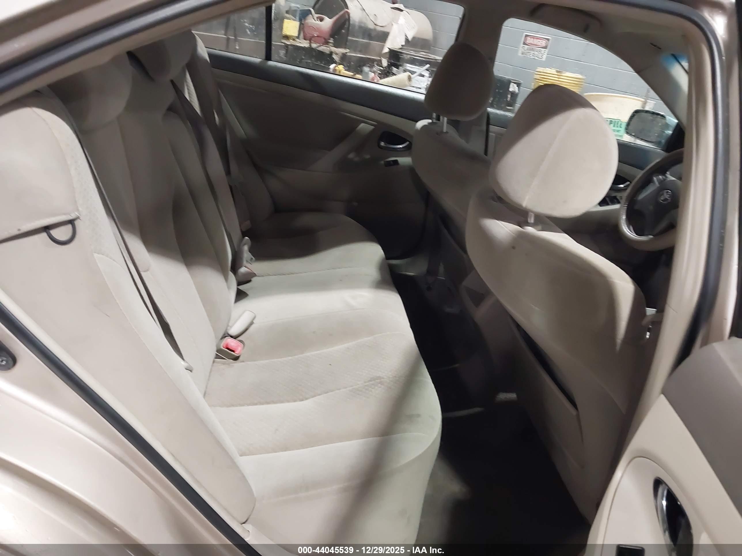 TOYOTA CAMRY image 8
