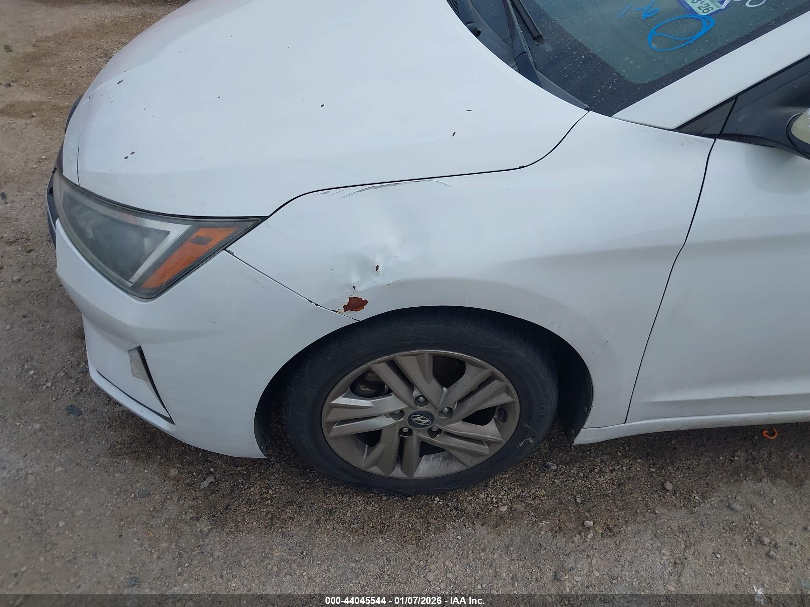 HYUNDAI ELANTRA image 6