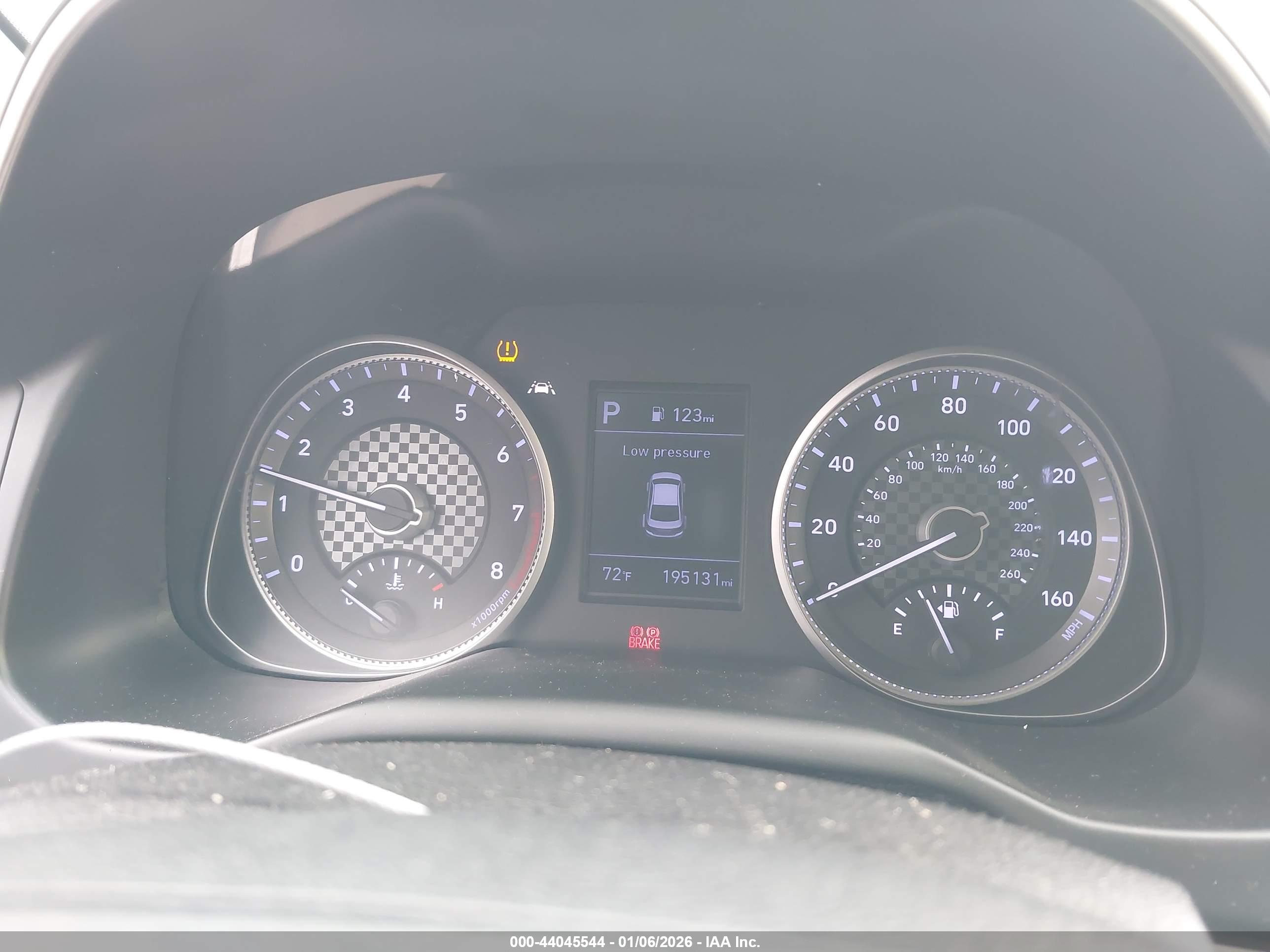 HYUNDAI ELANTRA image 7