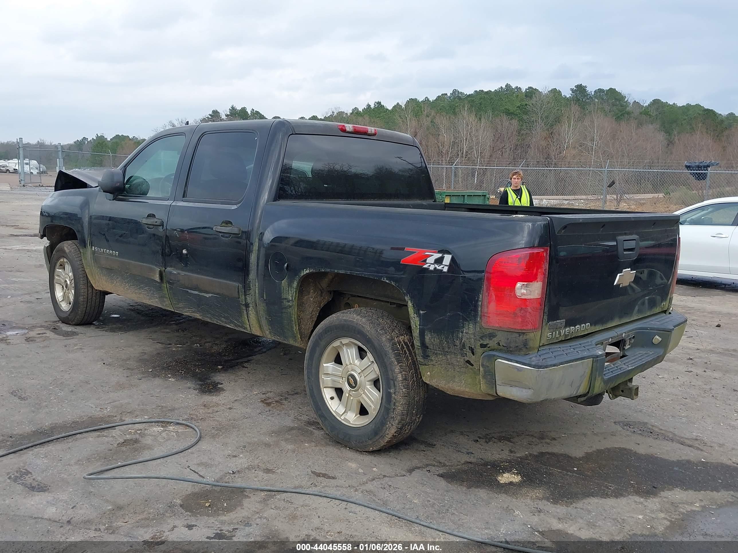 CHEVROLET SILVERADO image 3