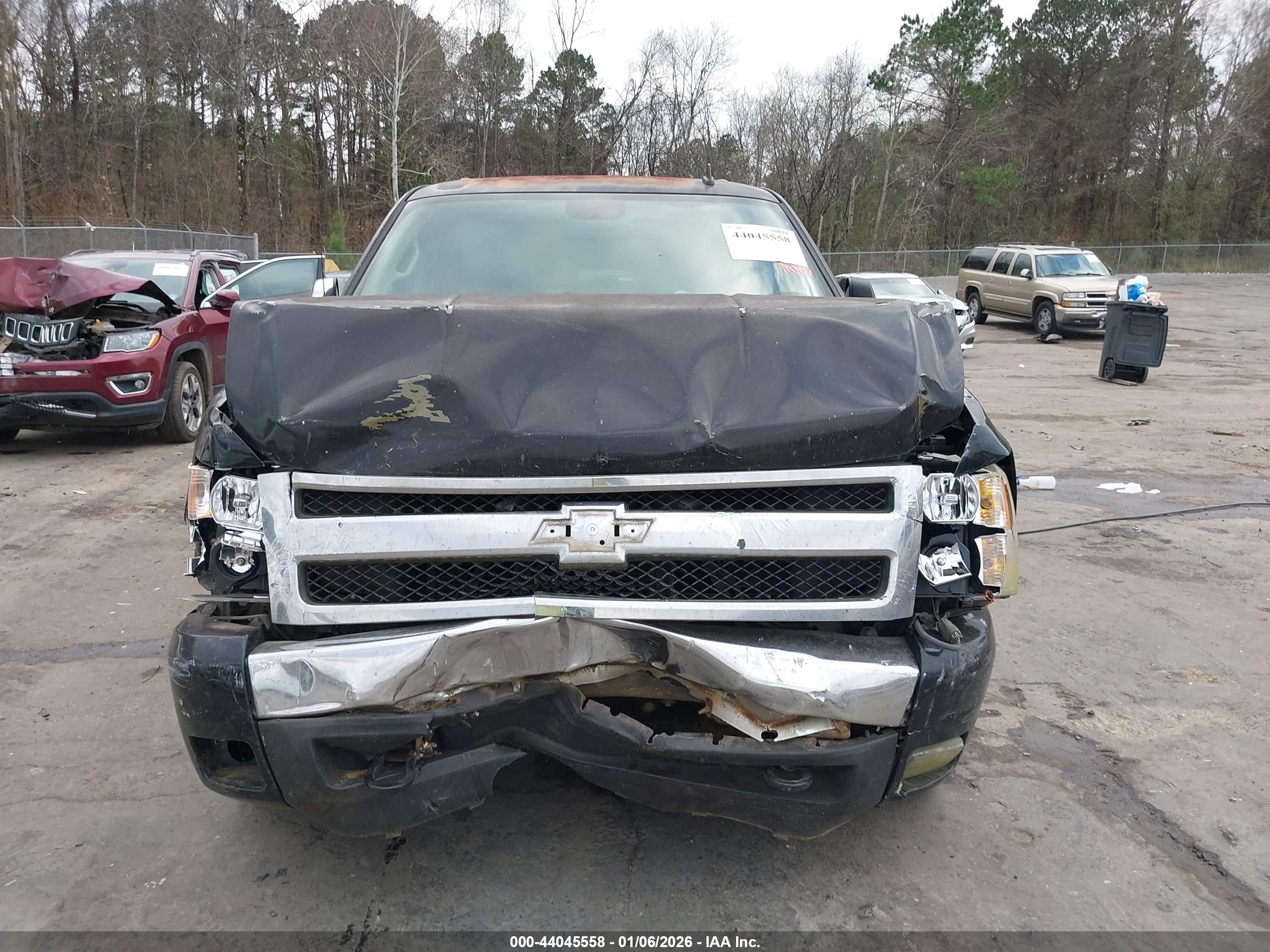 CHEVROLET SILVERADO image 6