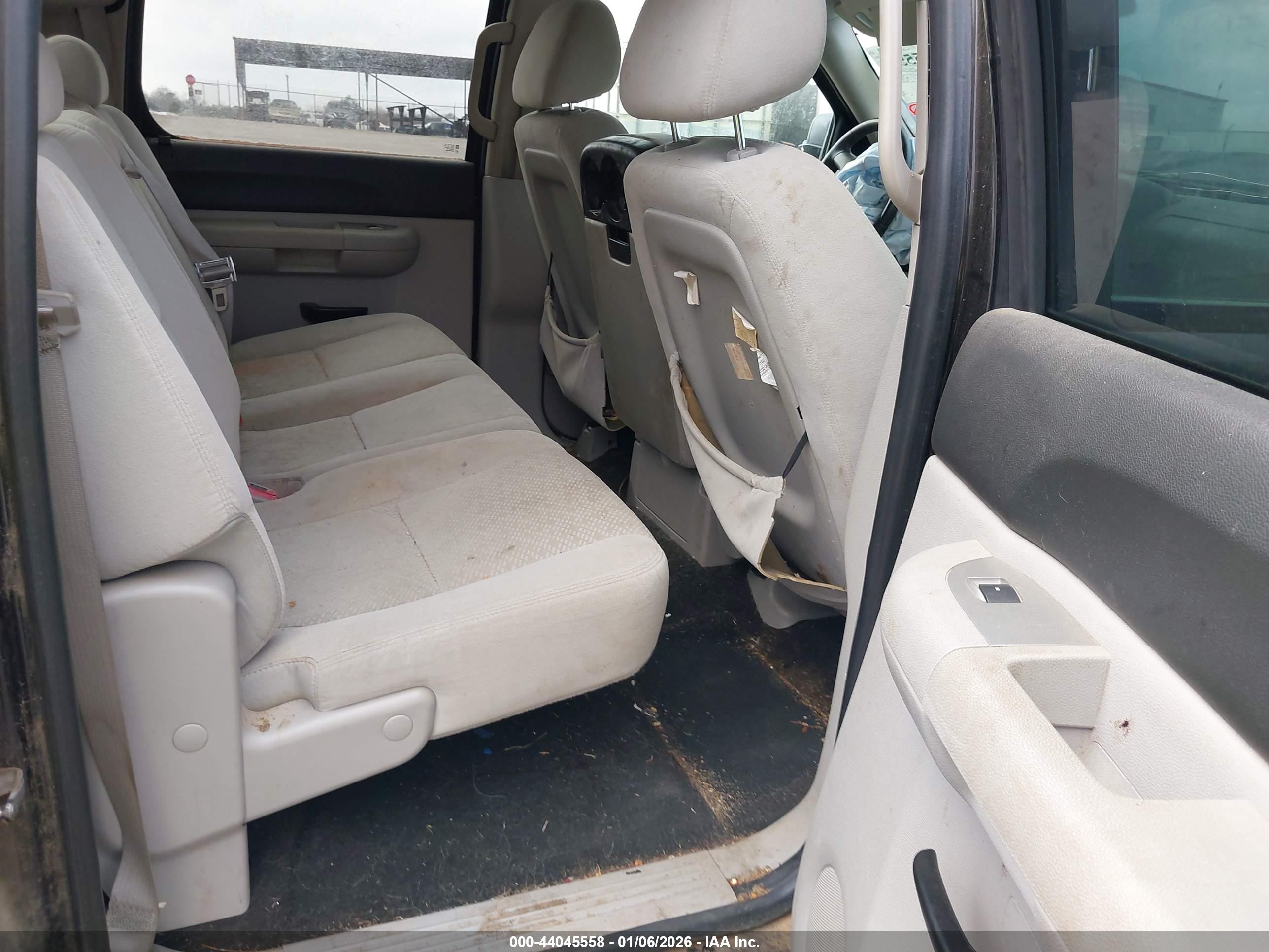 CHEVROLET SILVERADO image 8
