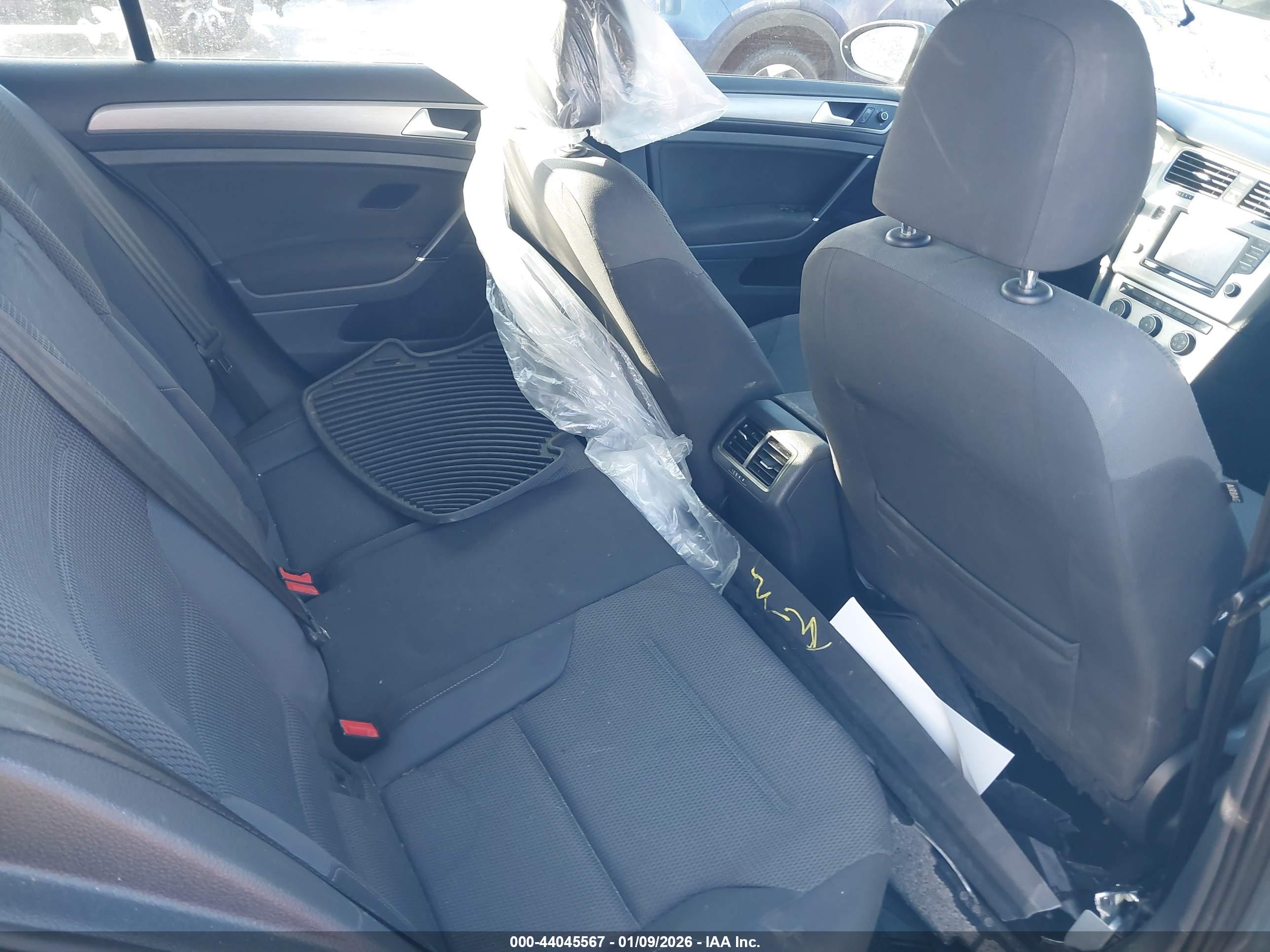 VOLKSWAGEN GOLF image 8