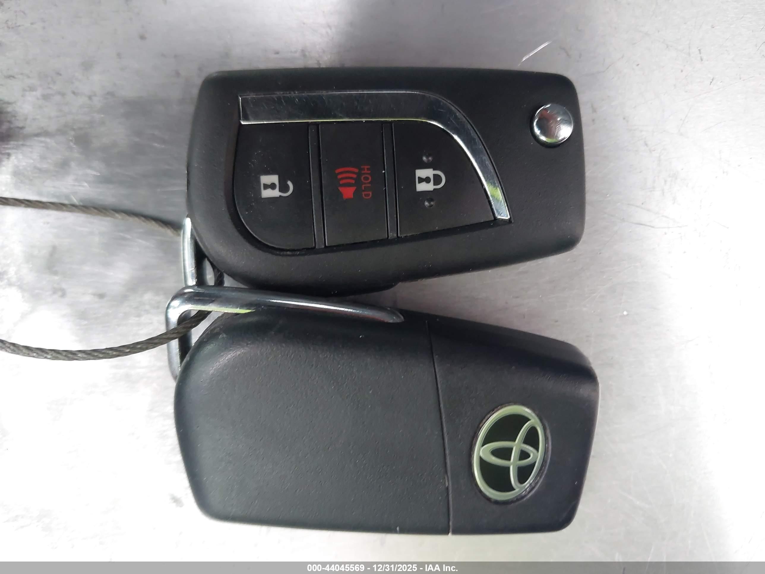 TOYOTA RAV4 image 11