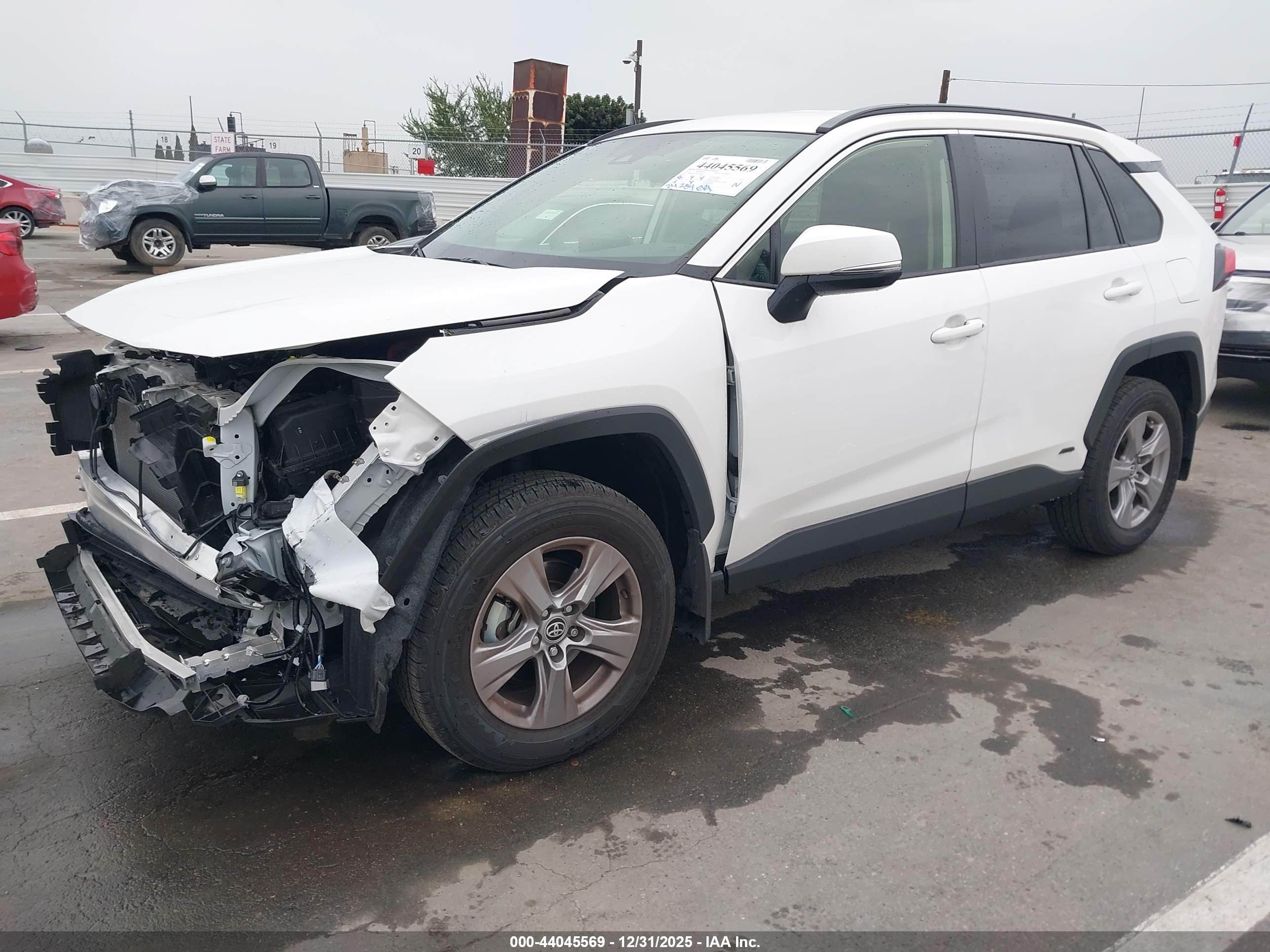 TOYOTA RAV4 image 2