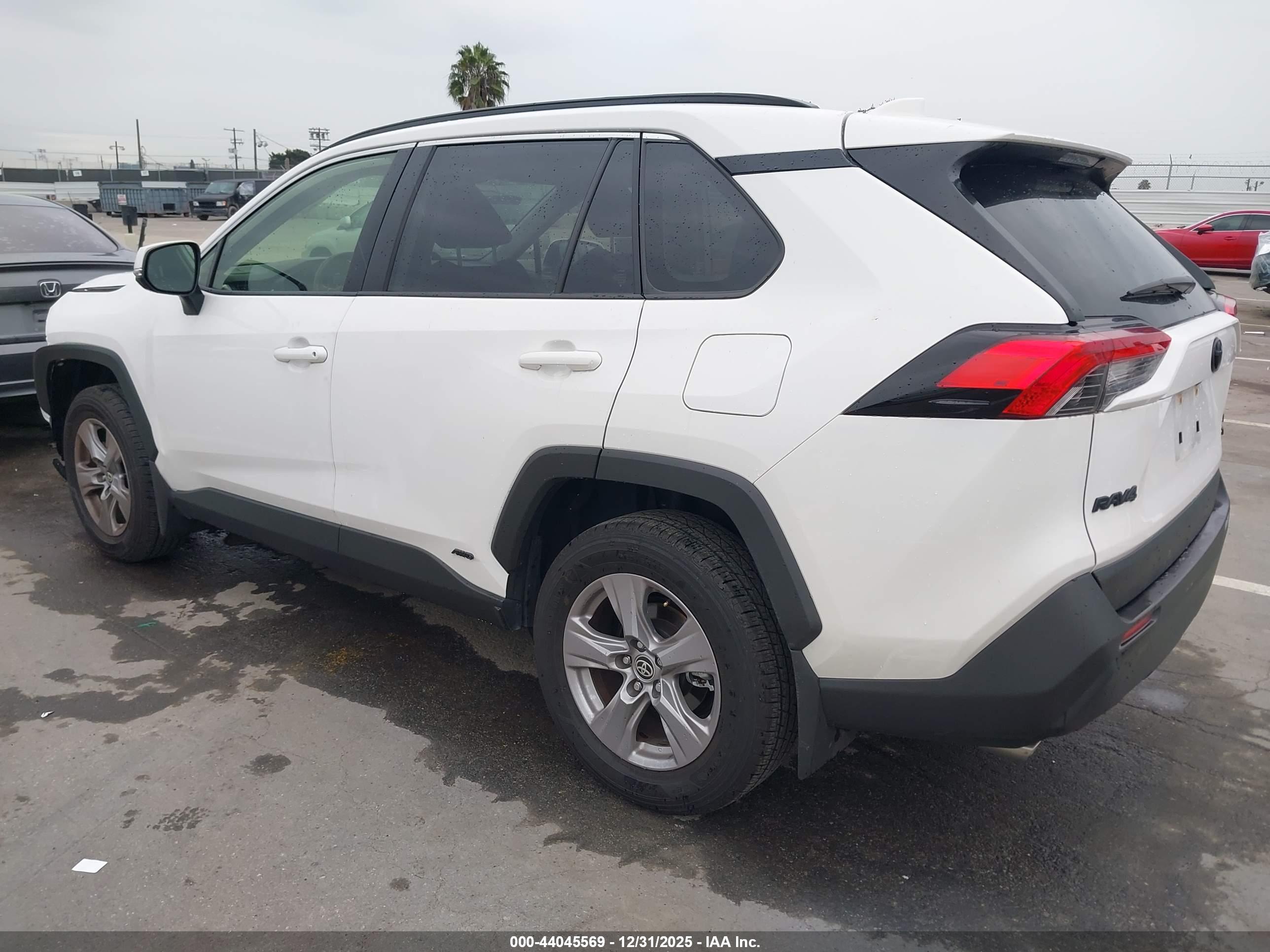 TOYOTA RAV4 image 3