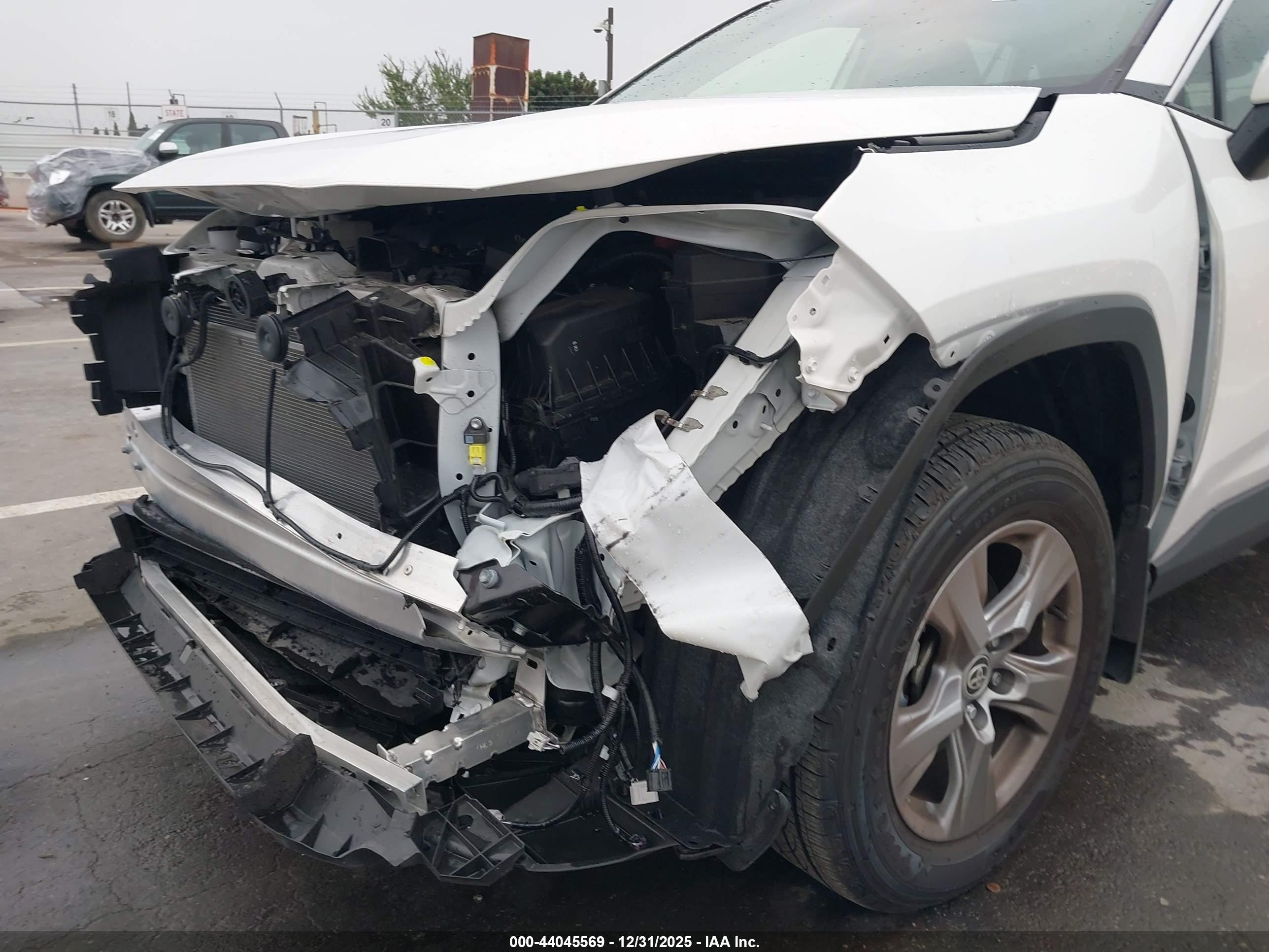 TOYOTA RAV4 image 6
