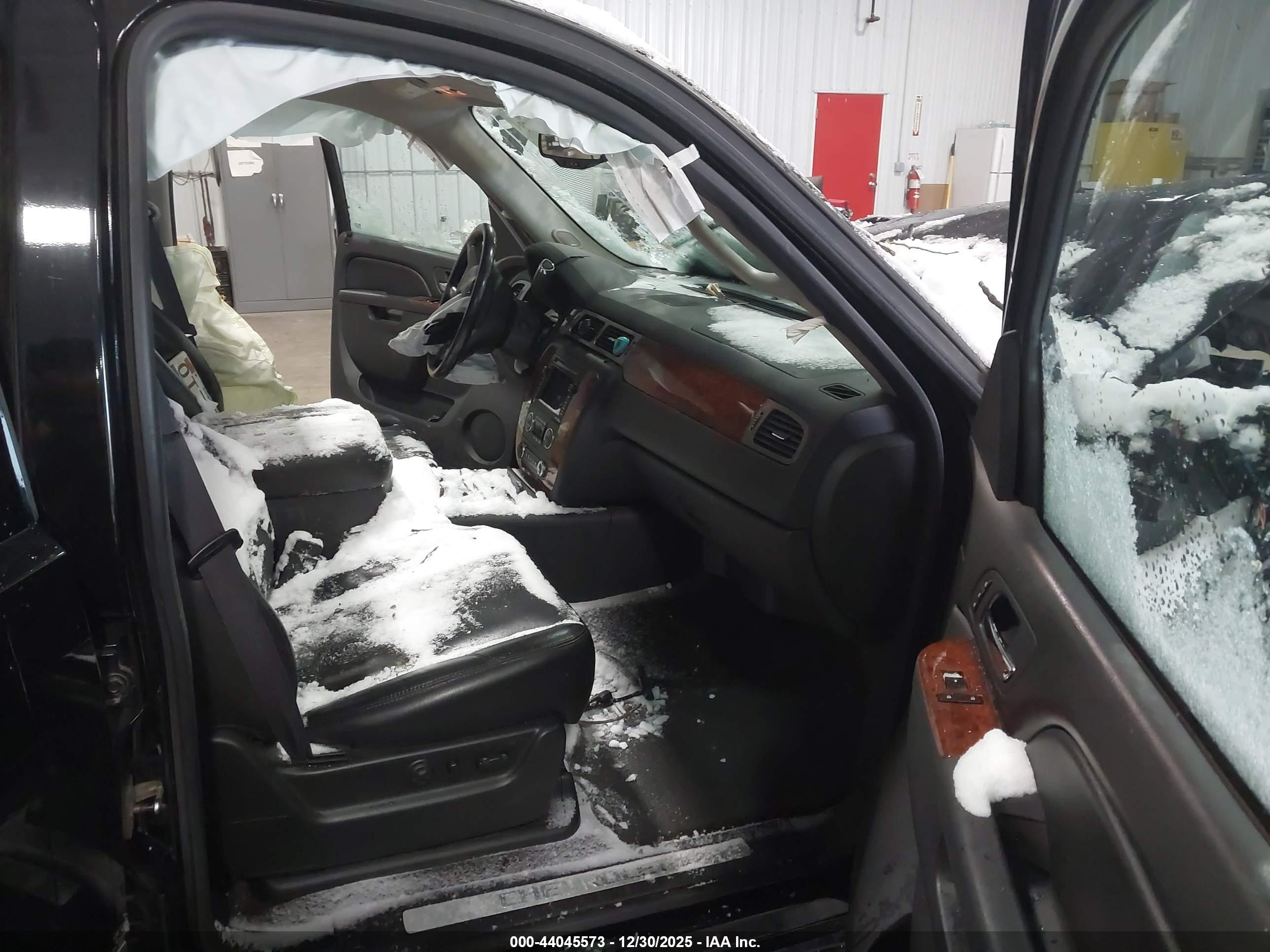 CHEVROLET SUBURBAN image 5