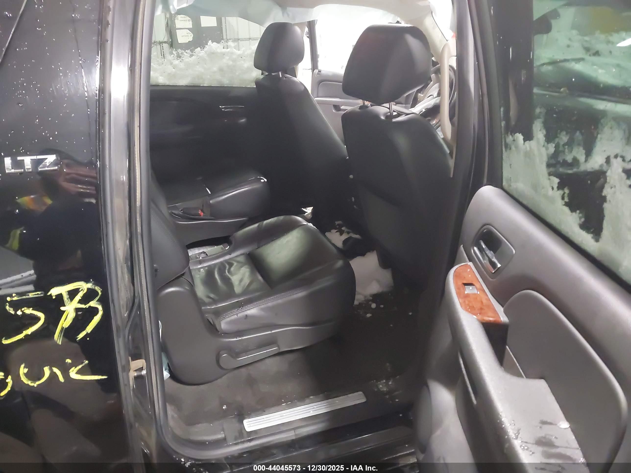 CHEVROLET SUBURBAN image 8