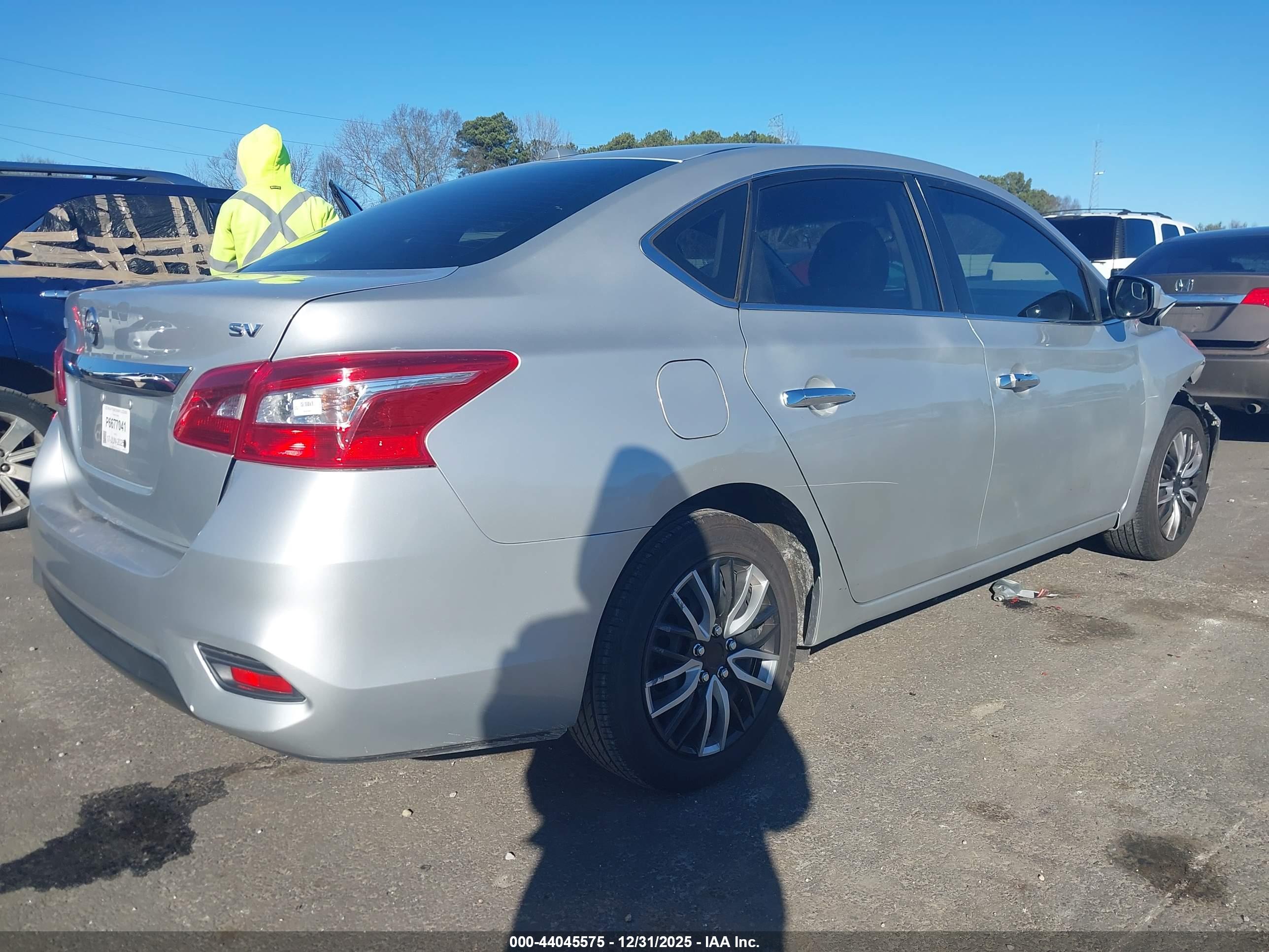 NISSAN SENTRA image 4