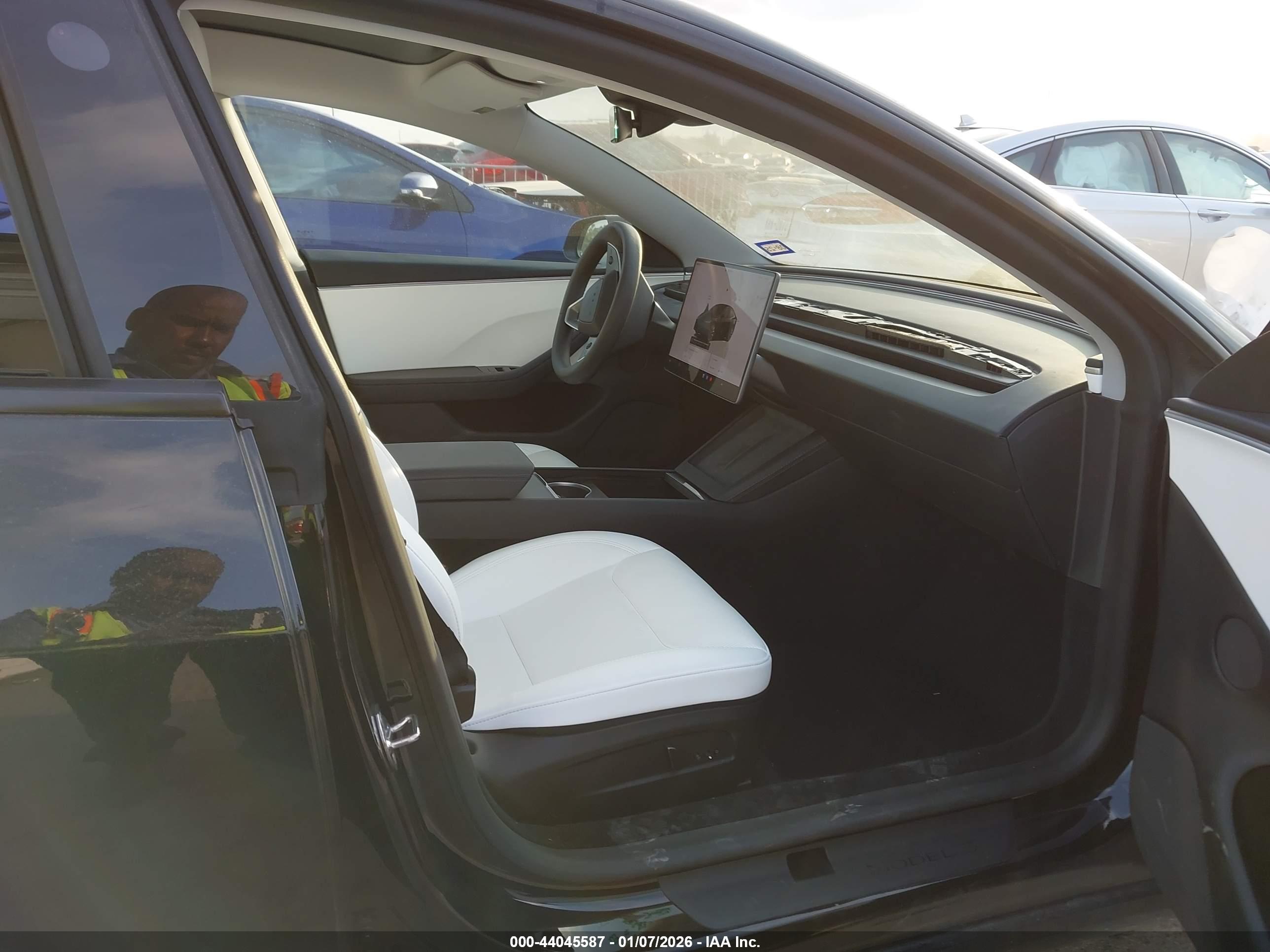 TESLA MODEL image 5