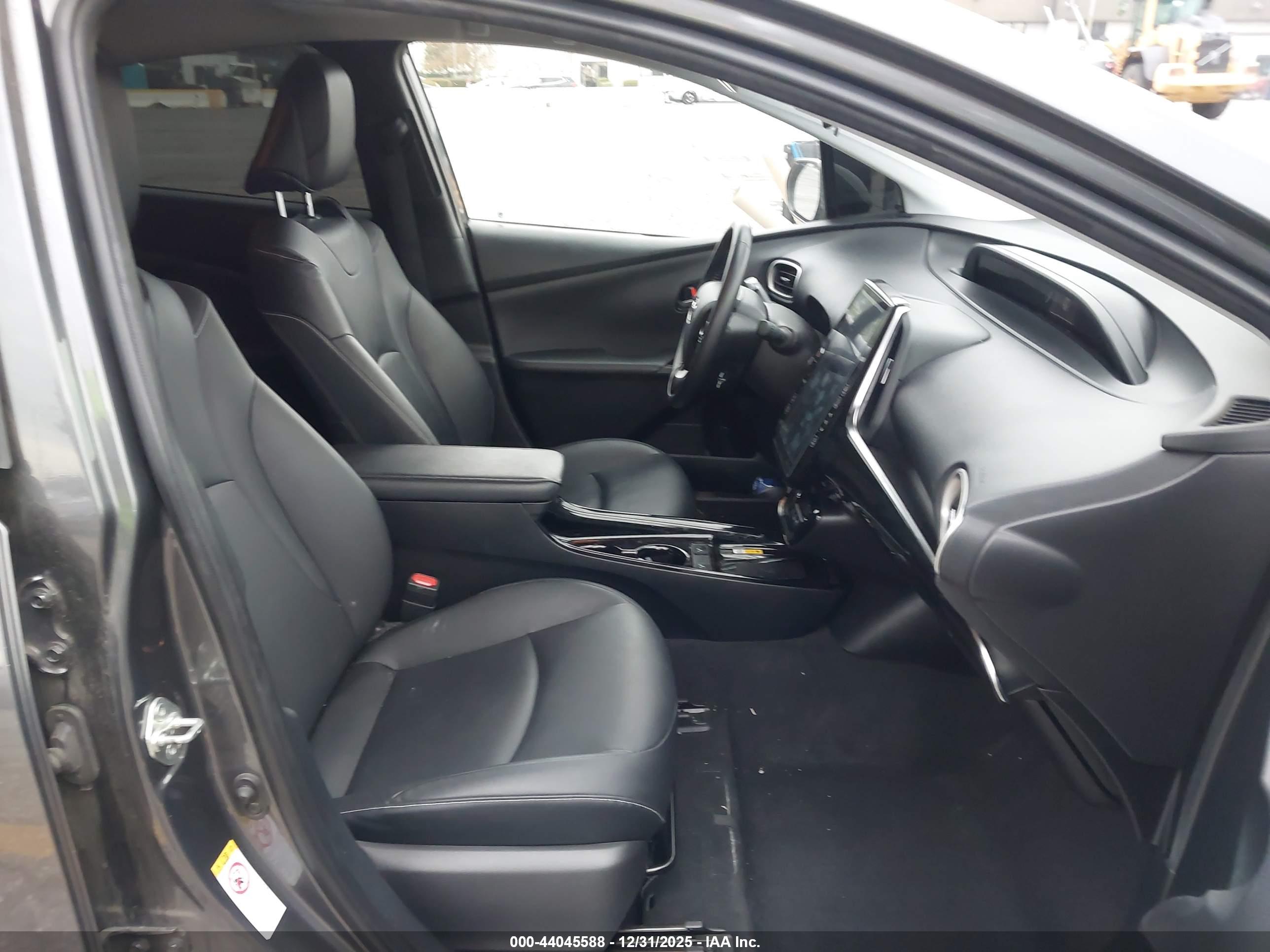 TOYOTA PRIUS image 5