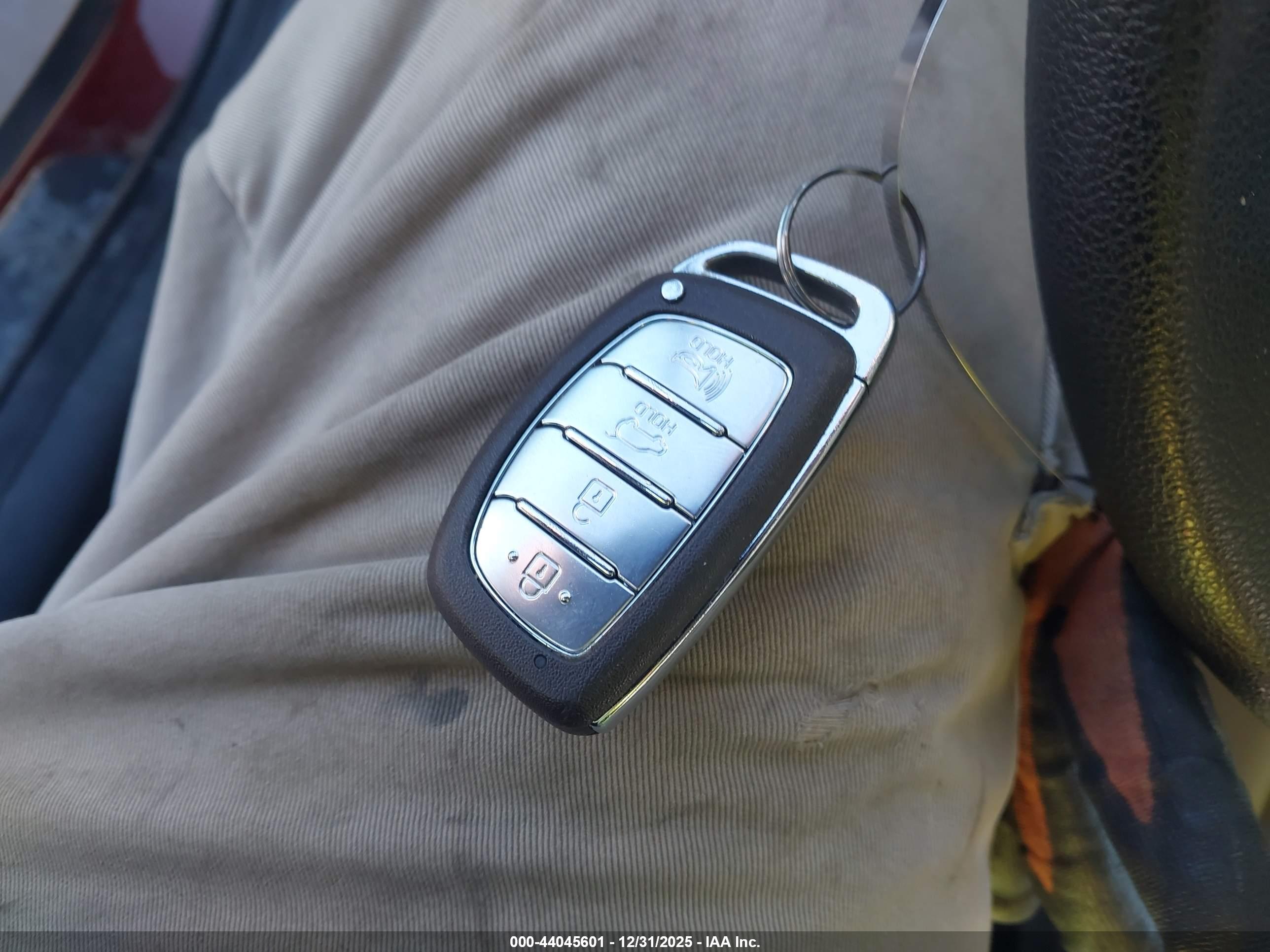 HYUNDAI TUCSON image 11
