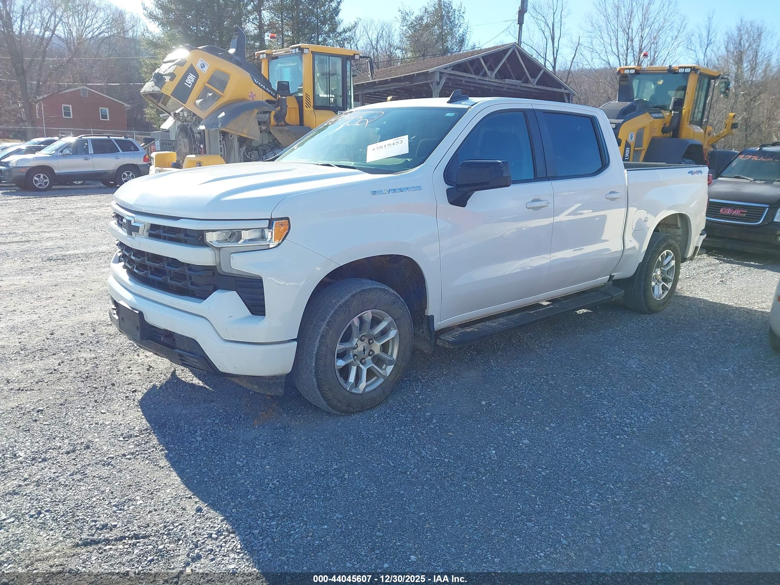 CHEVROLET SILVERADO image 2