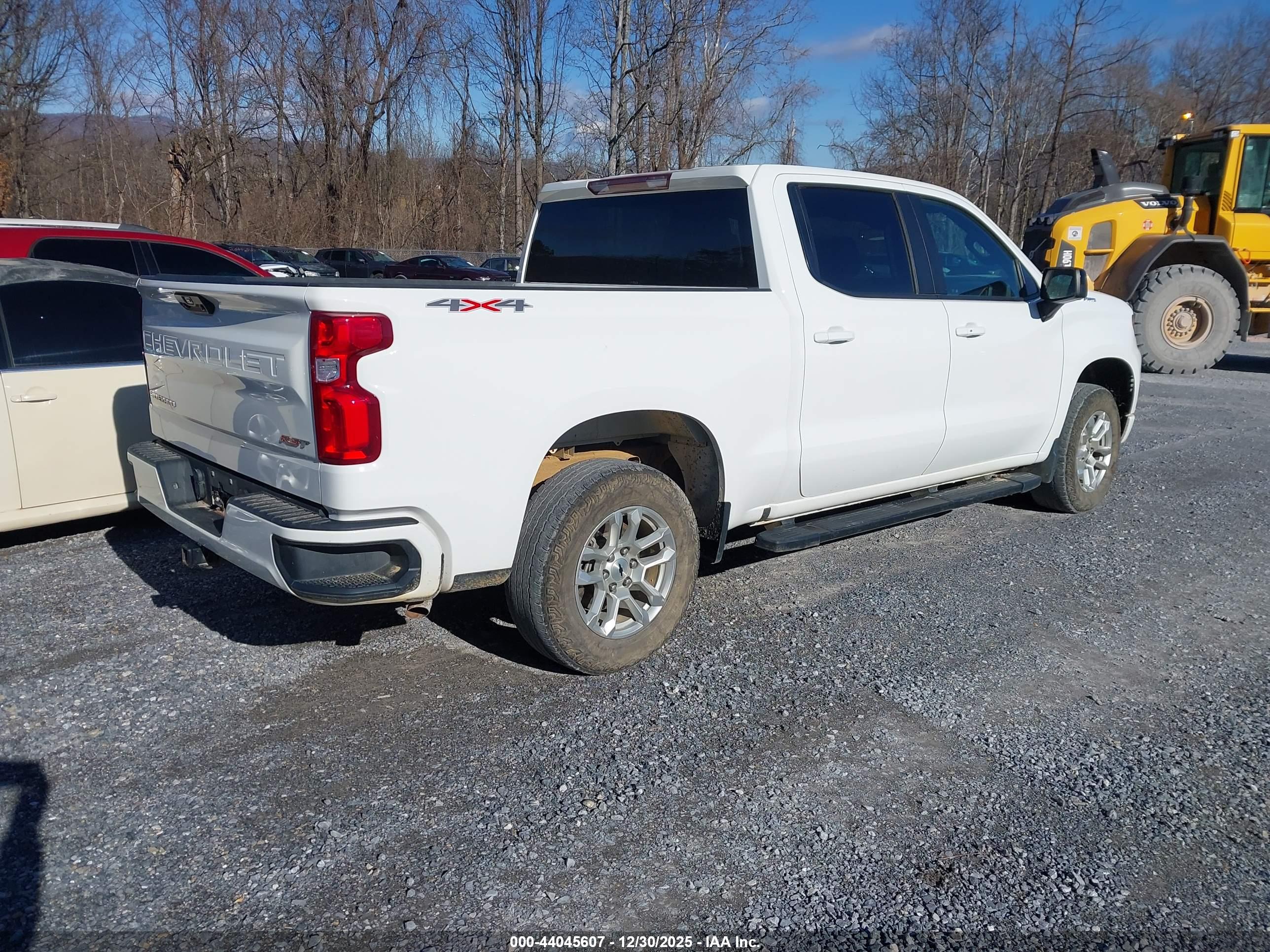CHEVROLET SILVERADO image 4