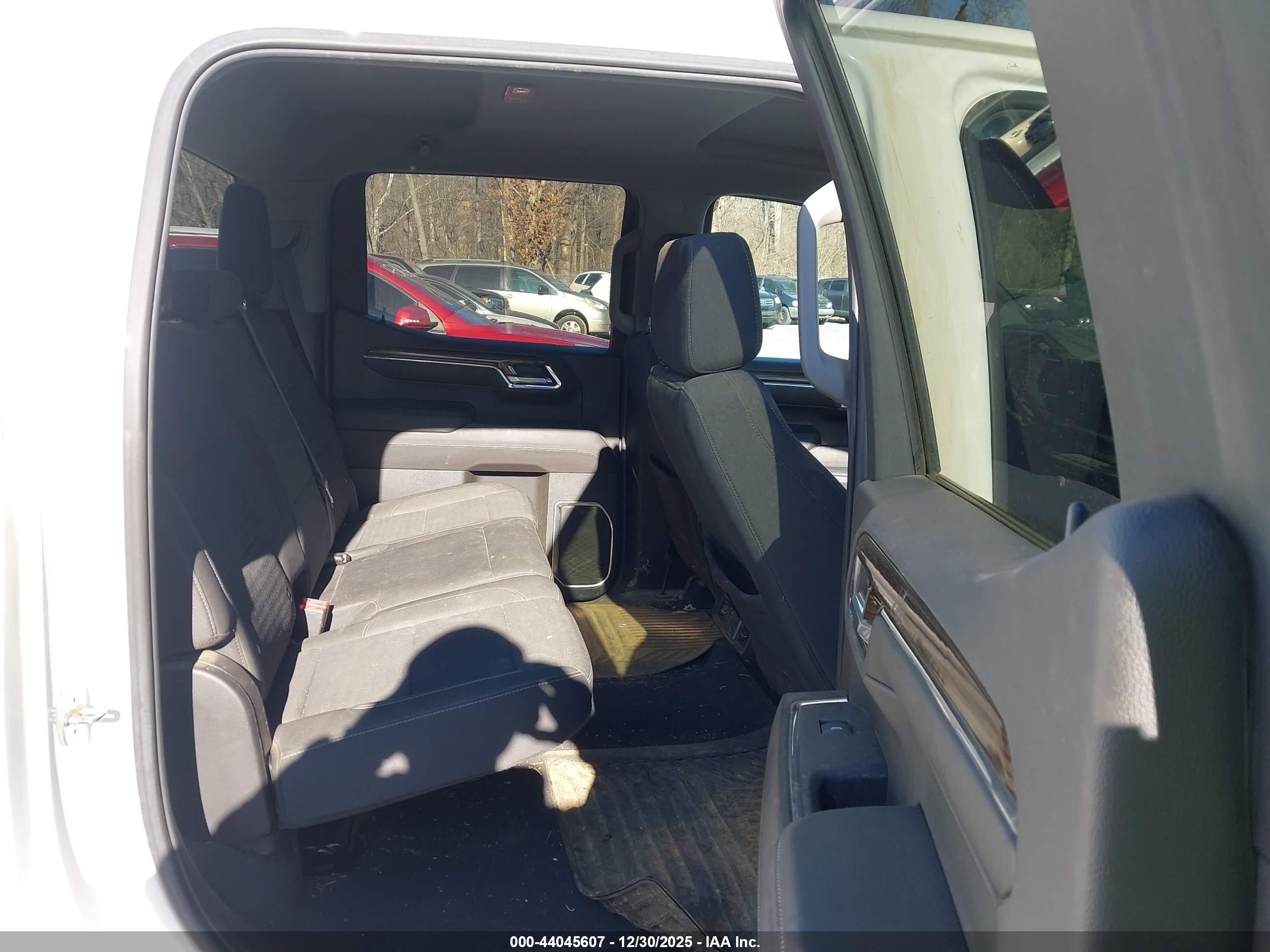 CHEVROLET SILVERADO image 8