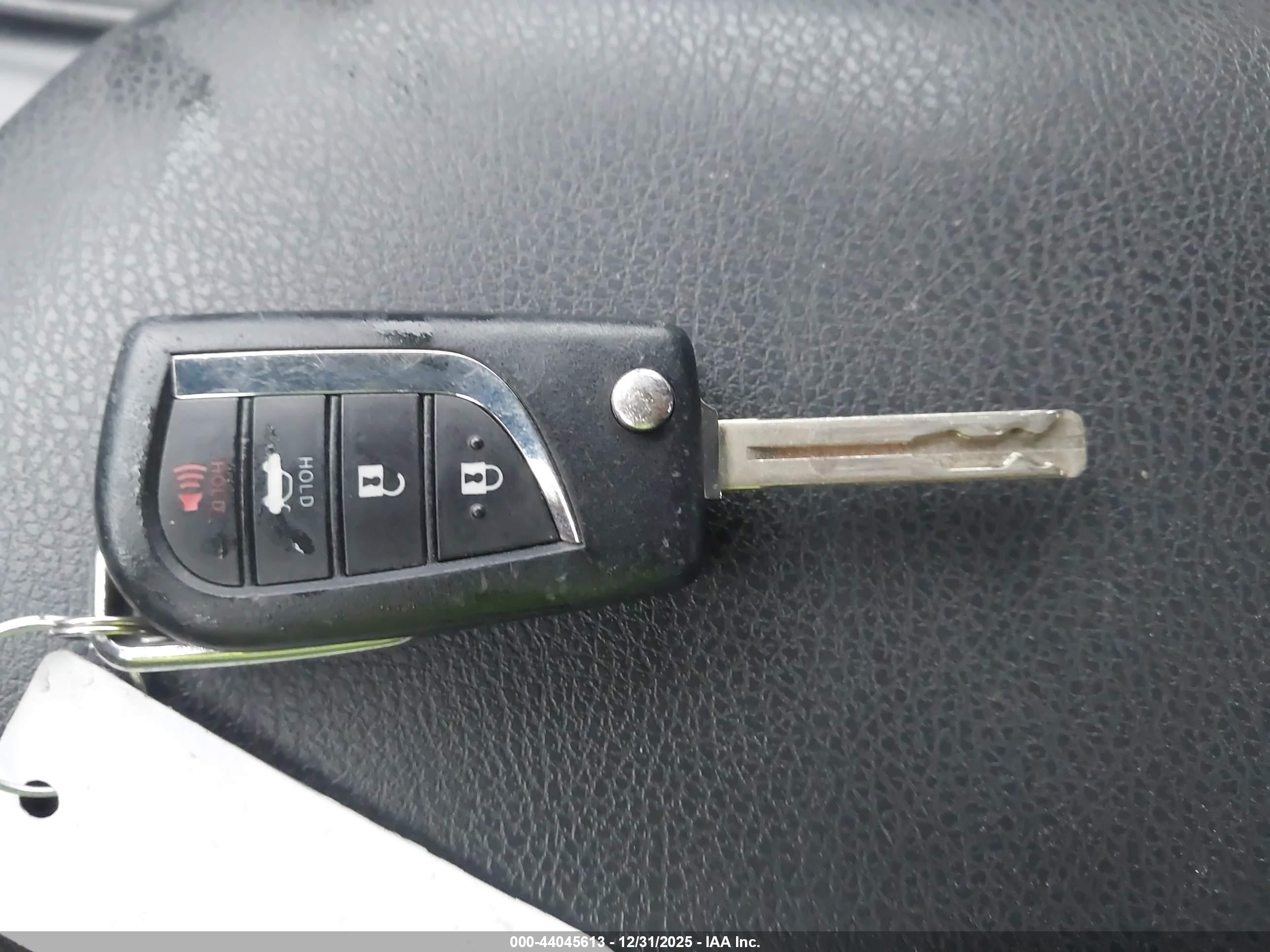 TOYOTA CAMRY image 11
