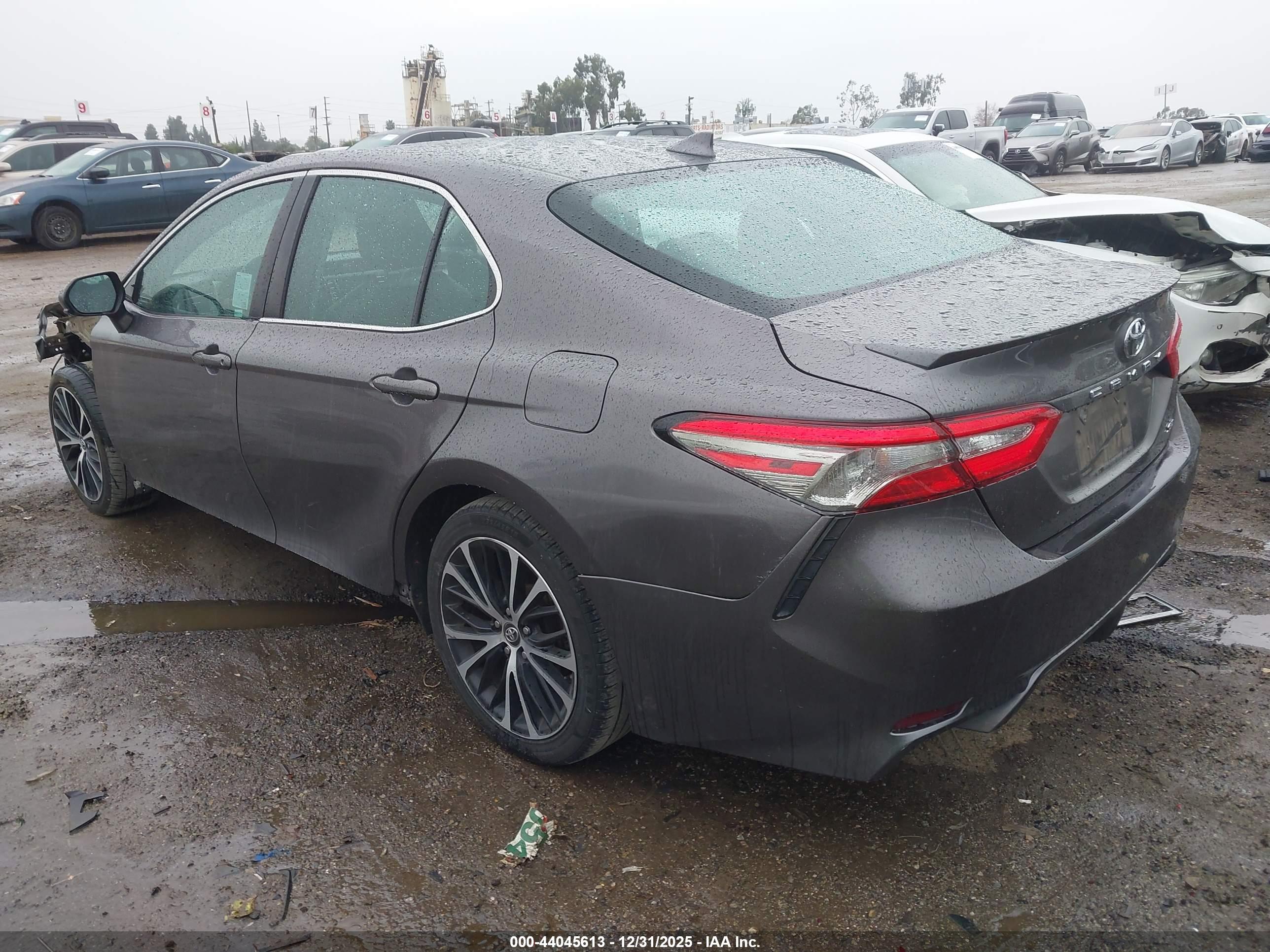 TOYOTA CAMRY image 3