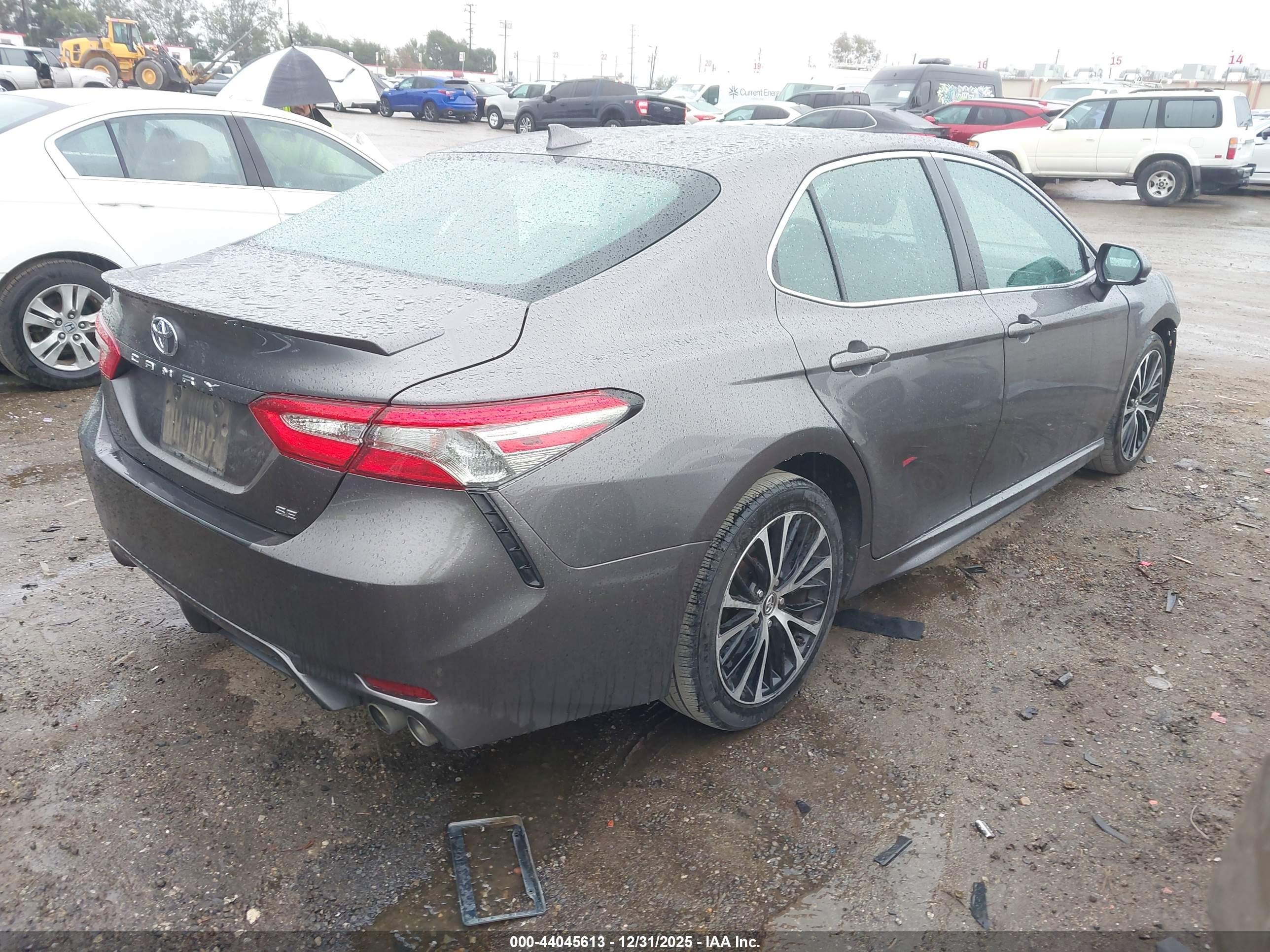 TOYOTA CAMRY image 4