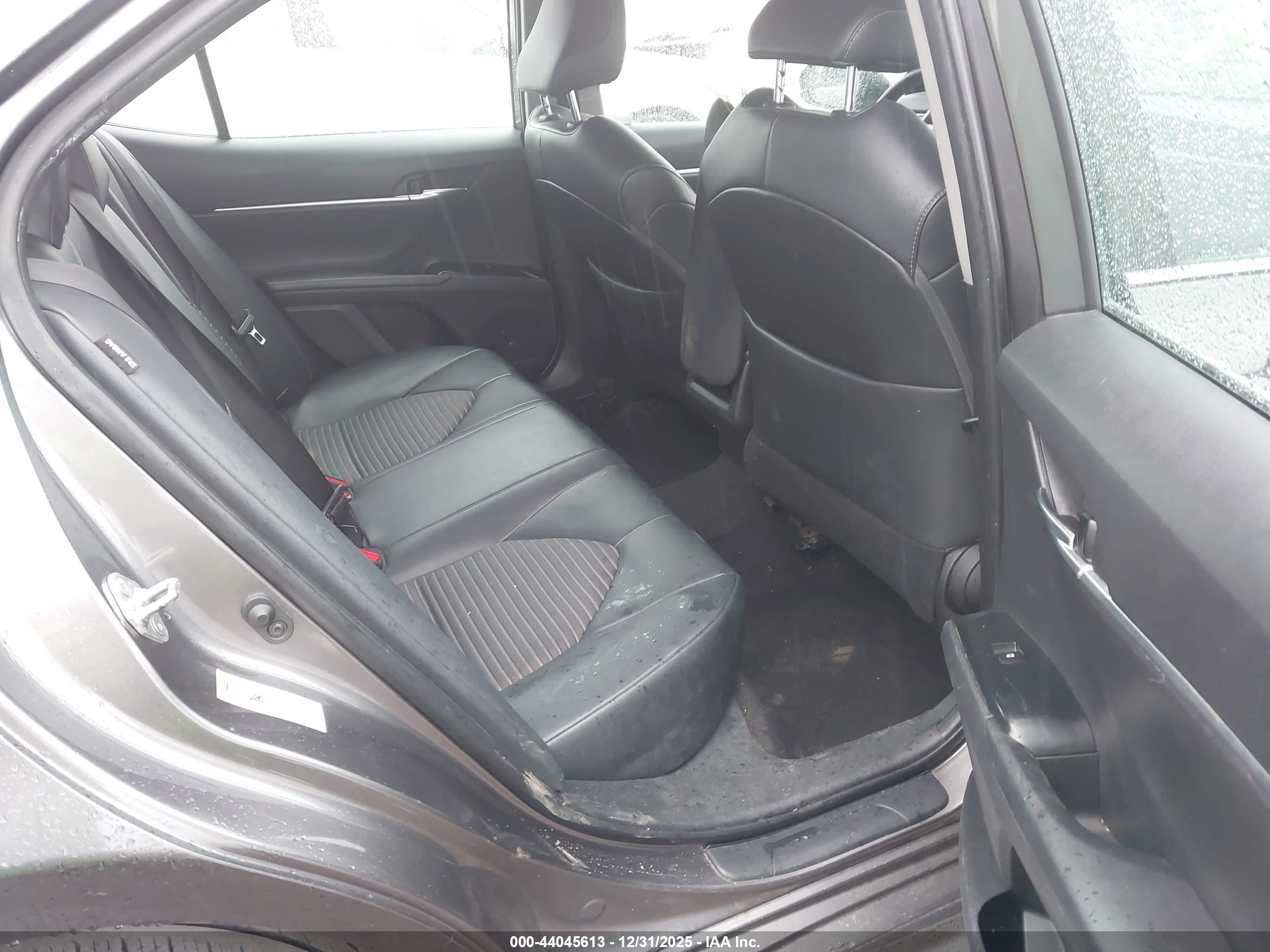 TOYOTA CAMRY image 8