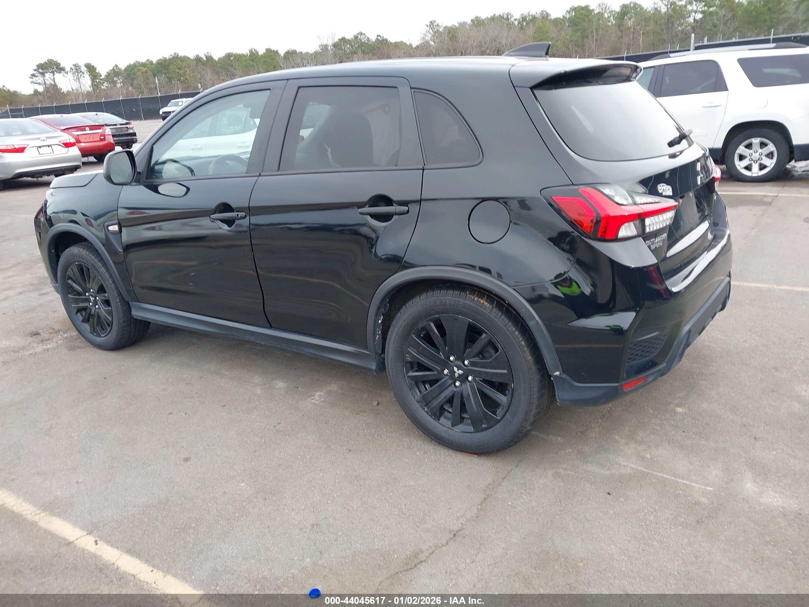 MITSUBISHI OUTLANDER image 3