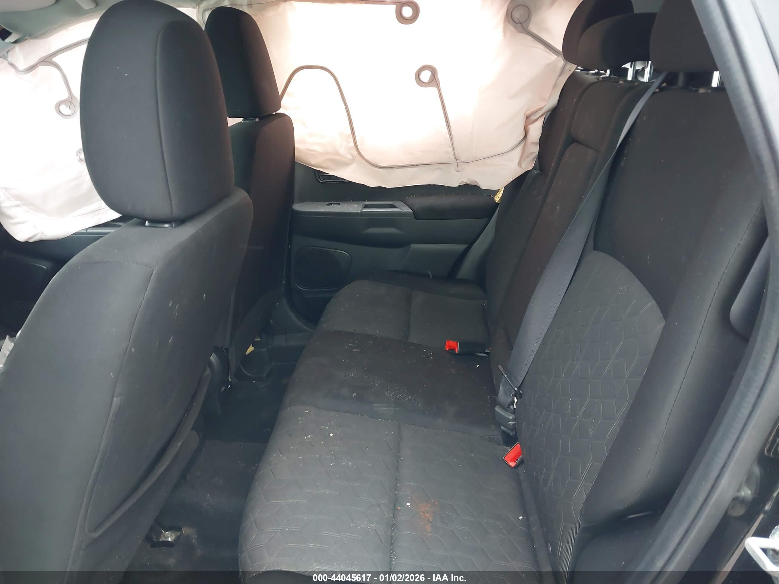 MITSUBISHI OUTLANDER image 8