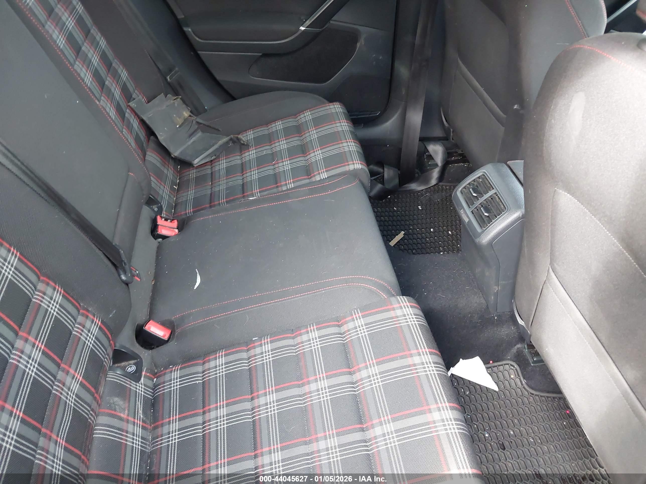 VOLKSWAGEN GOLF image 8
