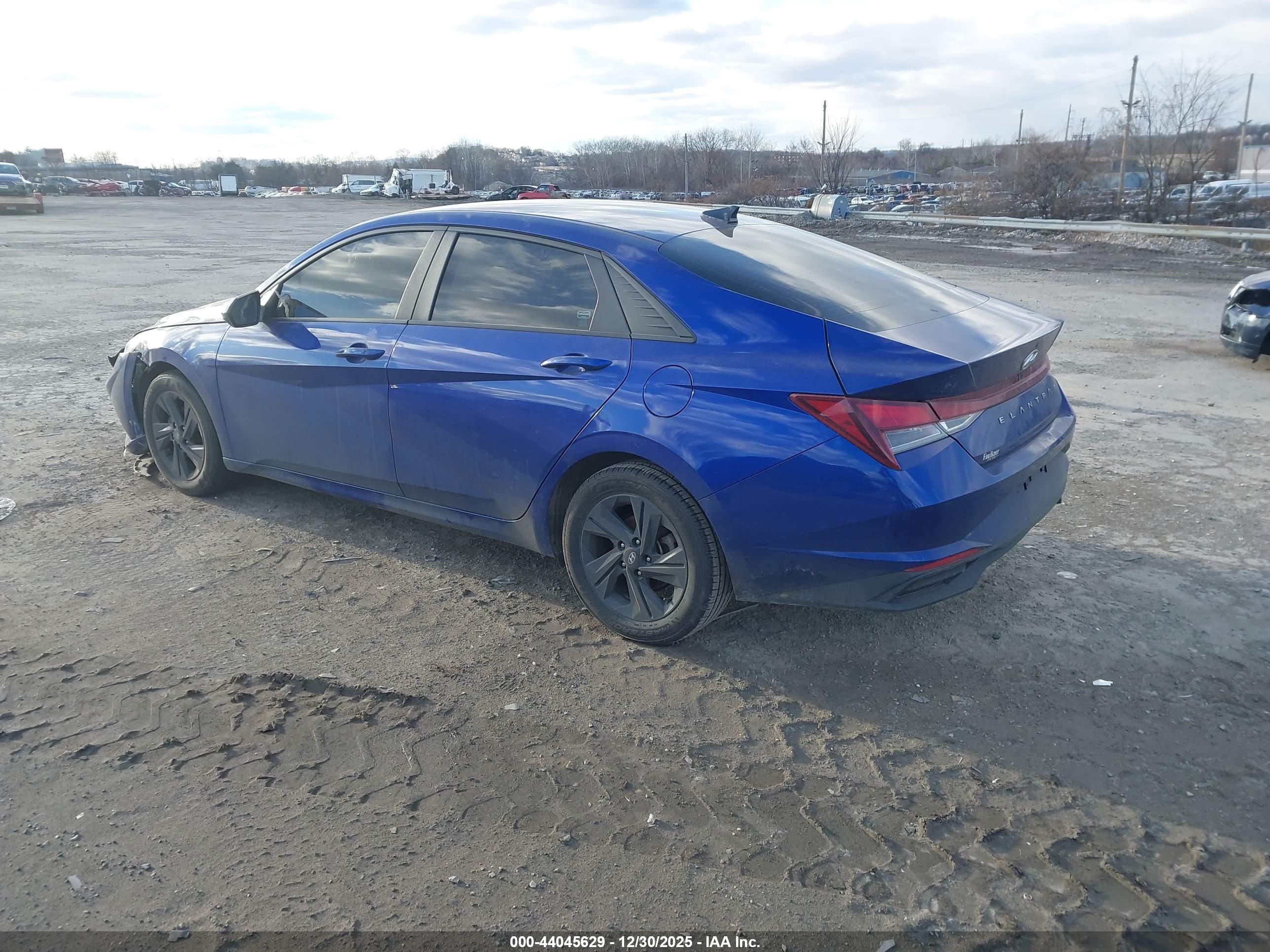 HYUNDAI ELANTRA image 3