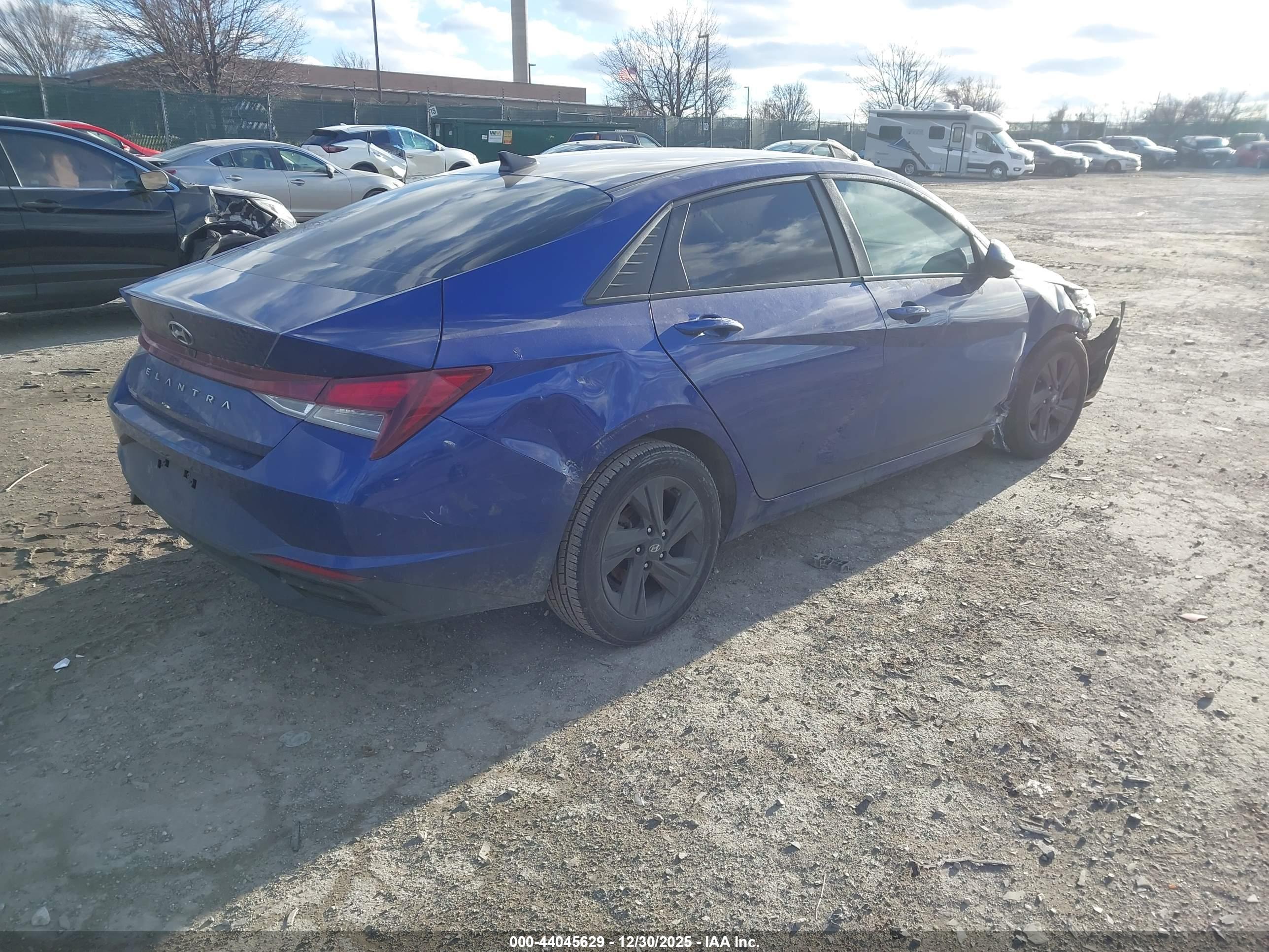 HYUNDAI ELANTRA image 4