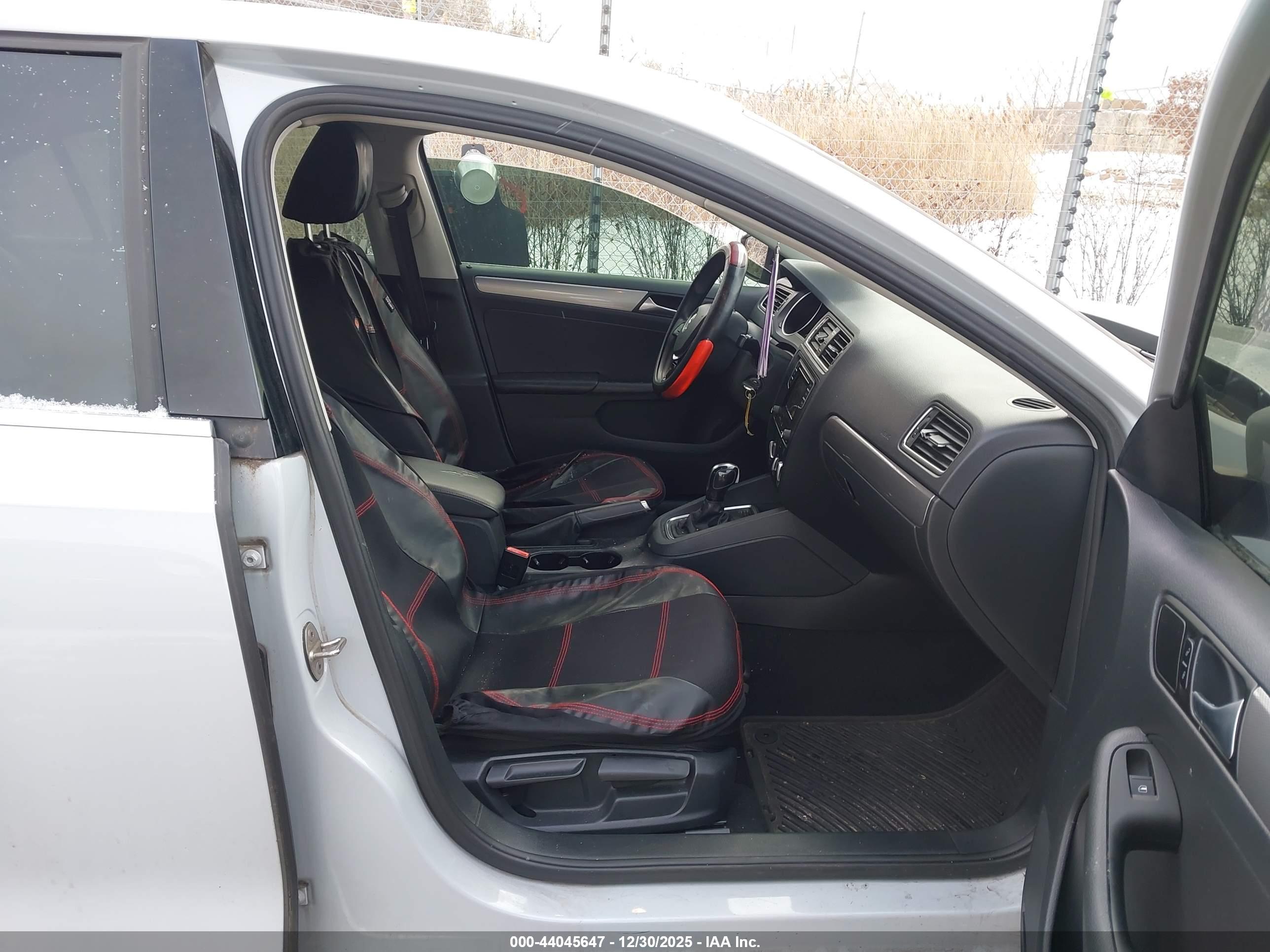 VOLKSWAGEN JETTA image 5