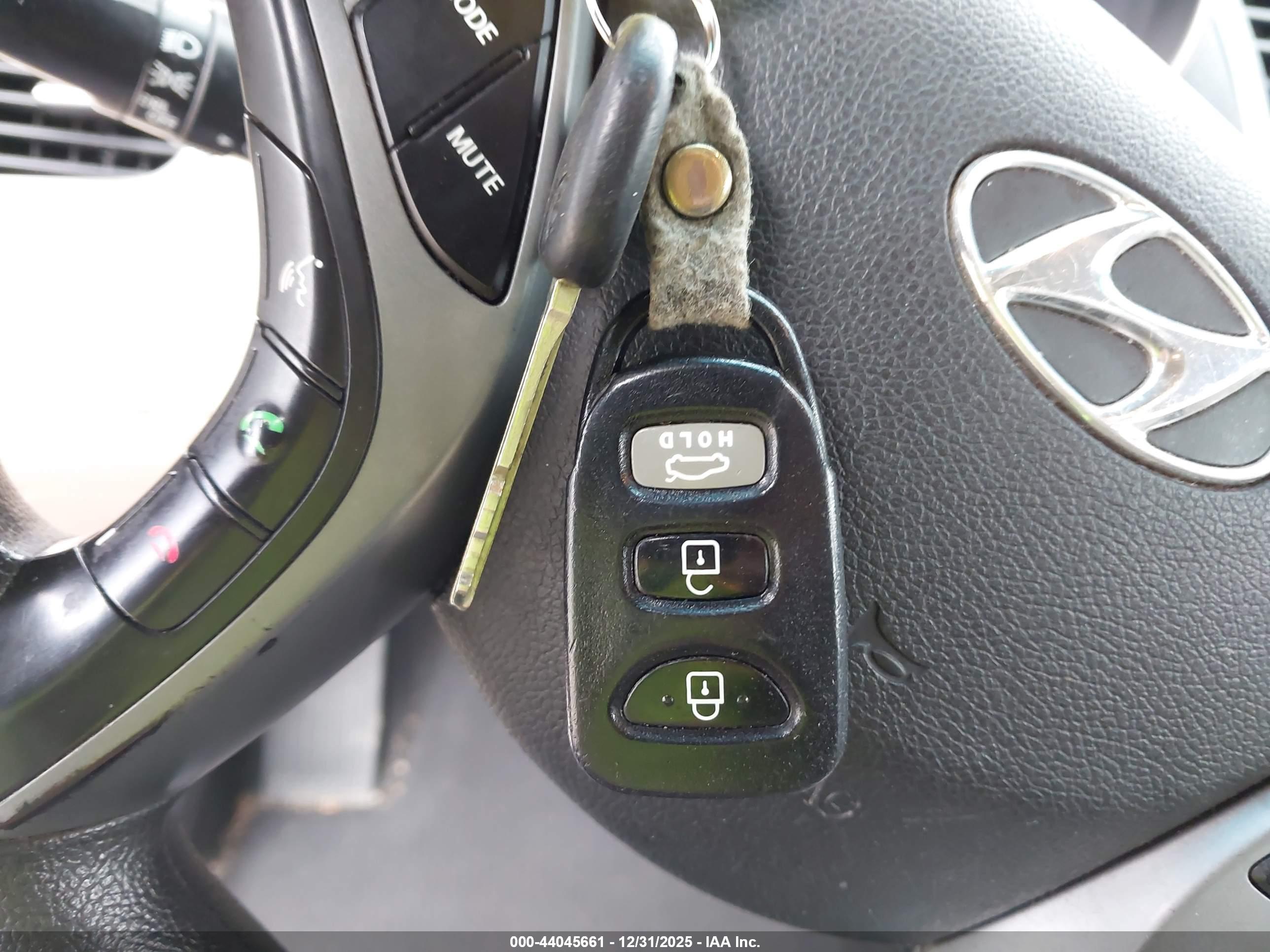 HYUNDAI ELANTRA image 11