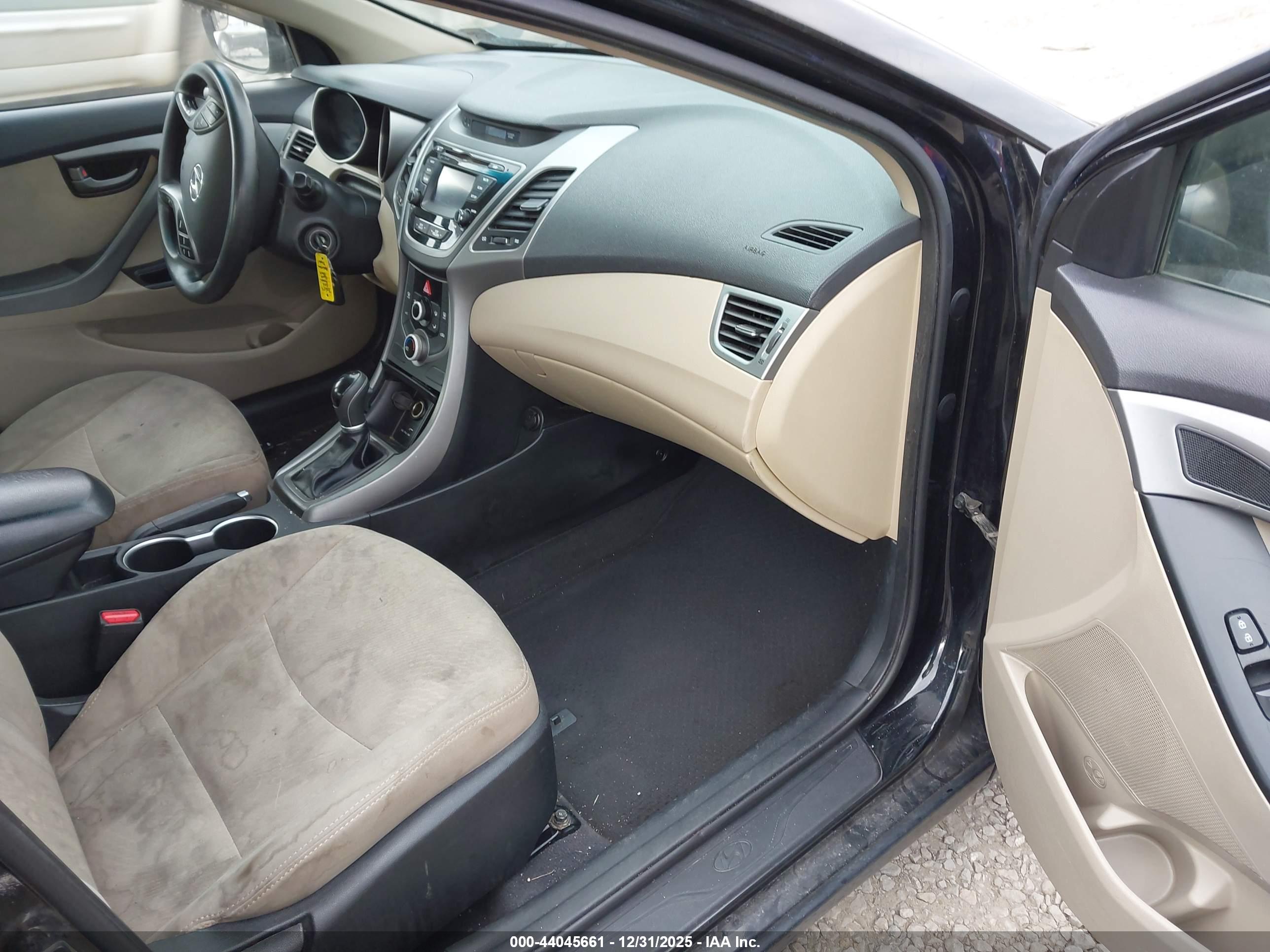 HYUNDAI ELANTRA image 5