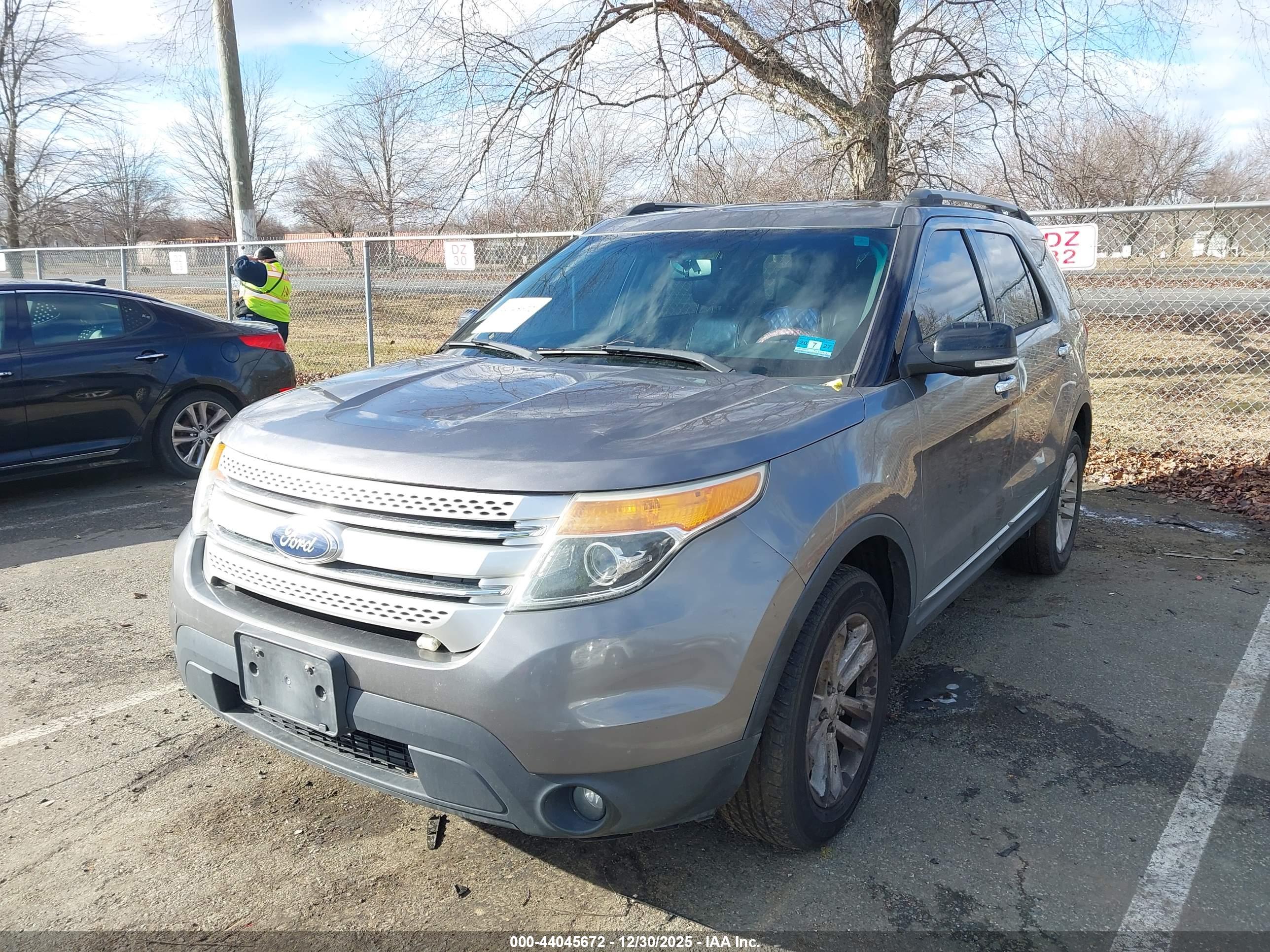 FORD EXPLORER image 2