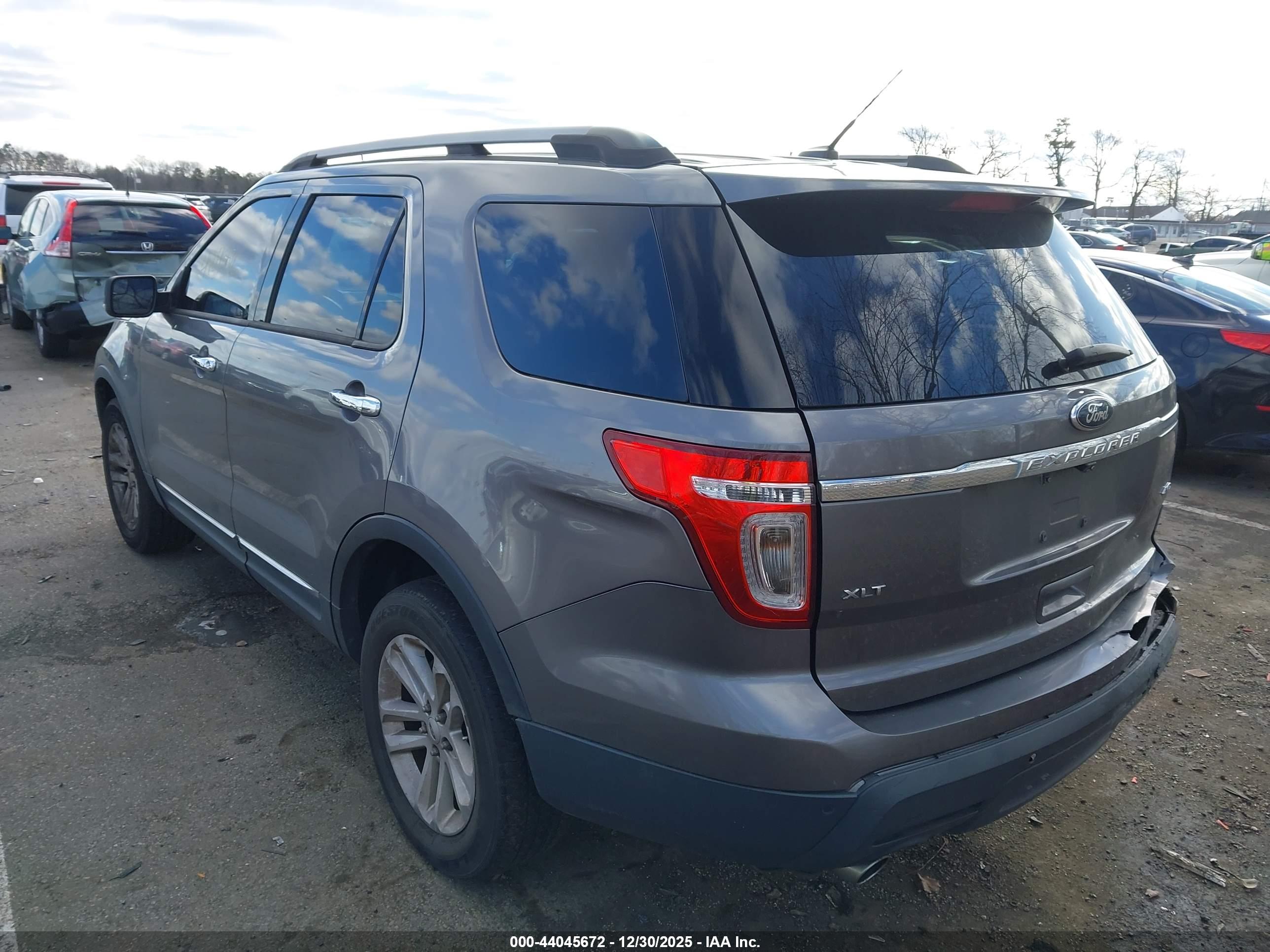 FORD EXPLORER image 3