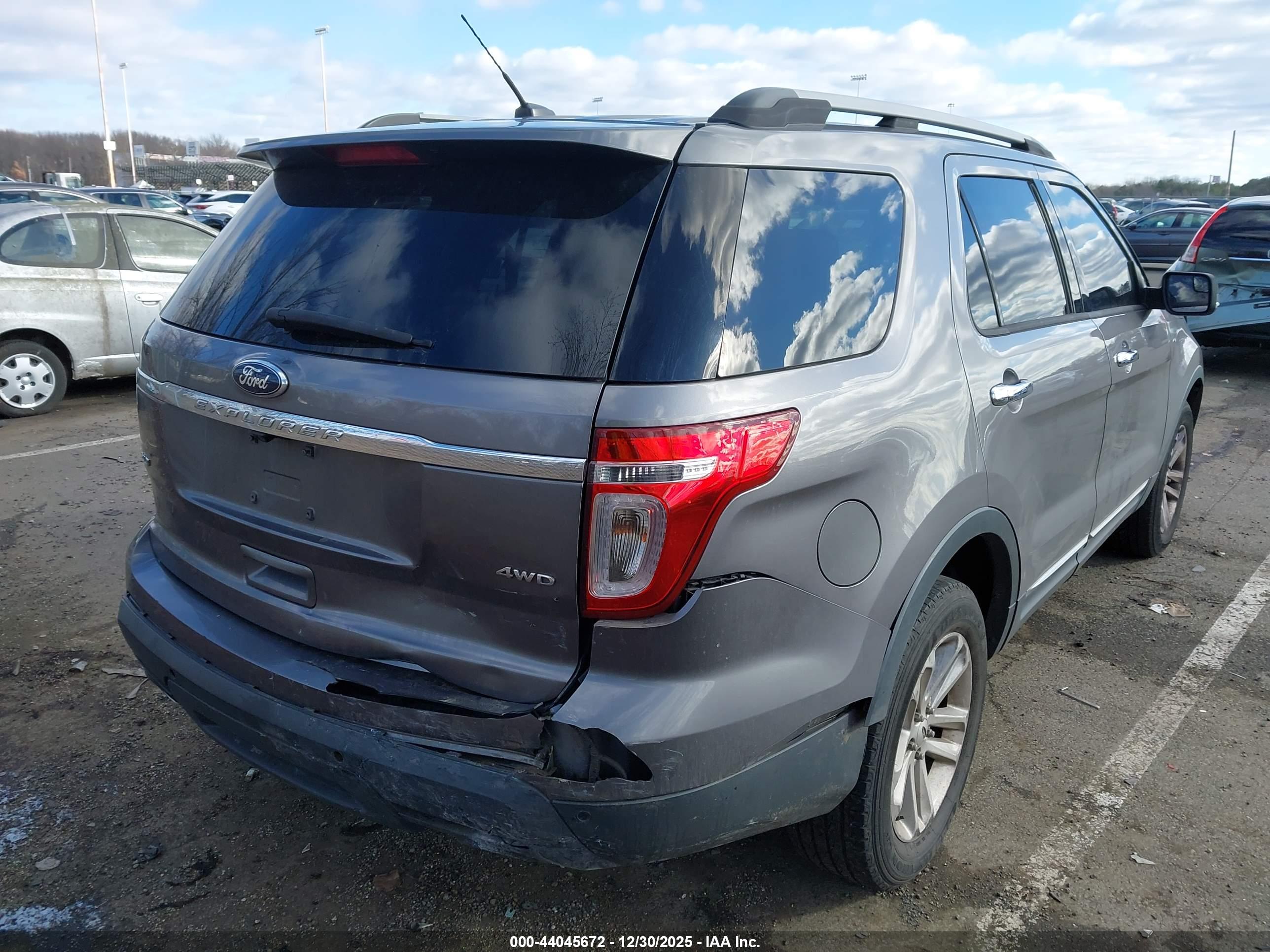 FORD EXPLORER image 4