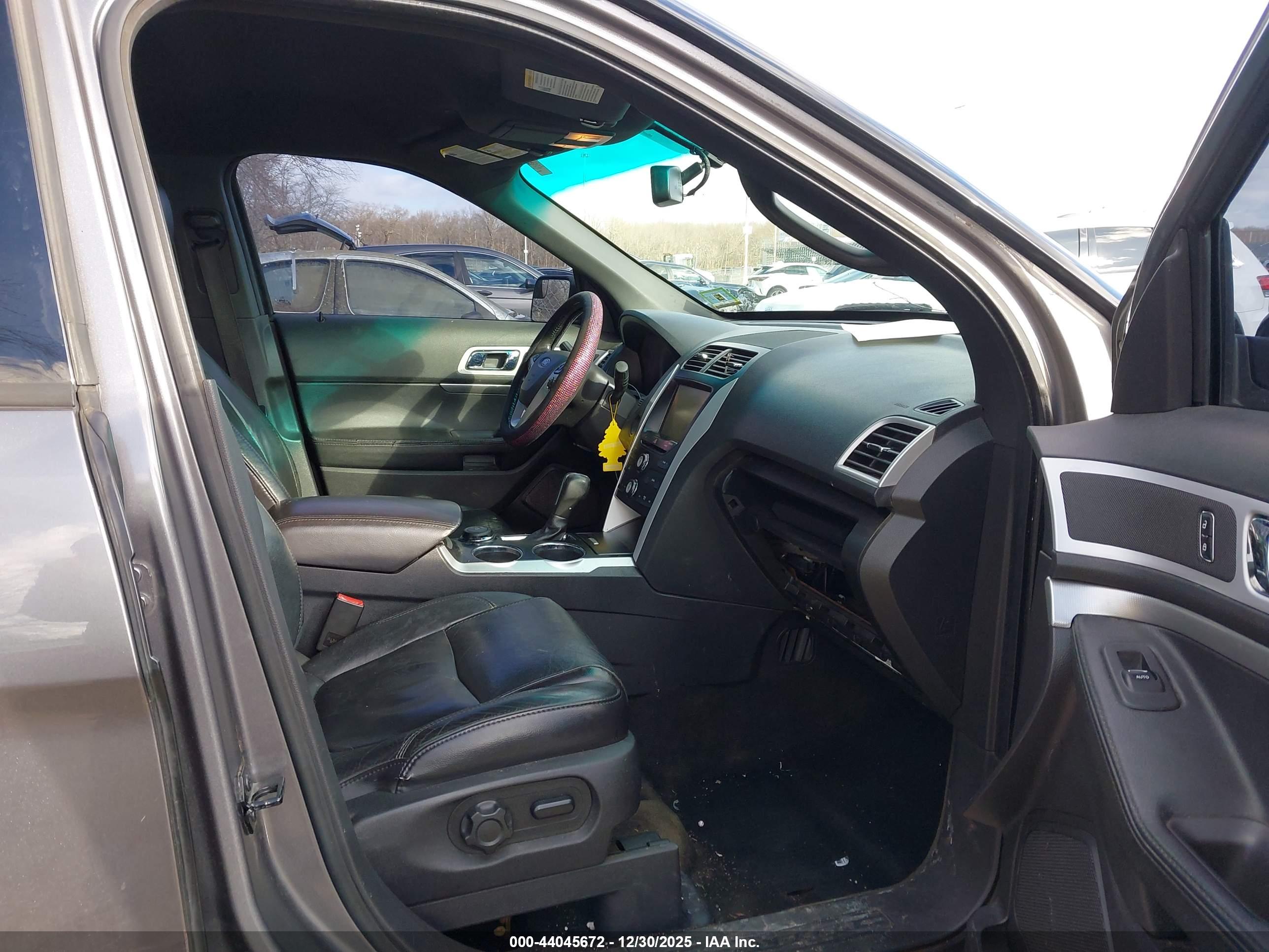 FORD EXPLORER image 5
