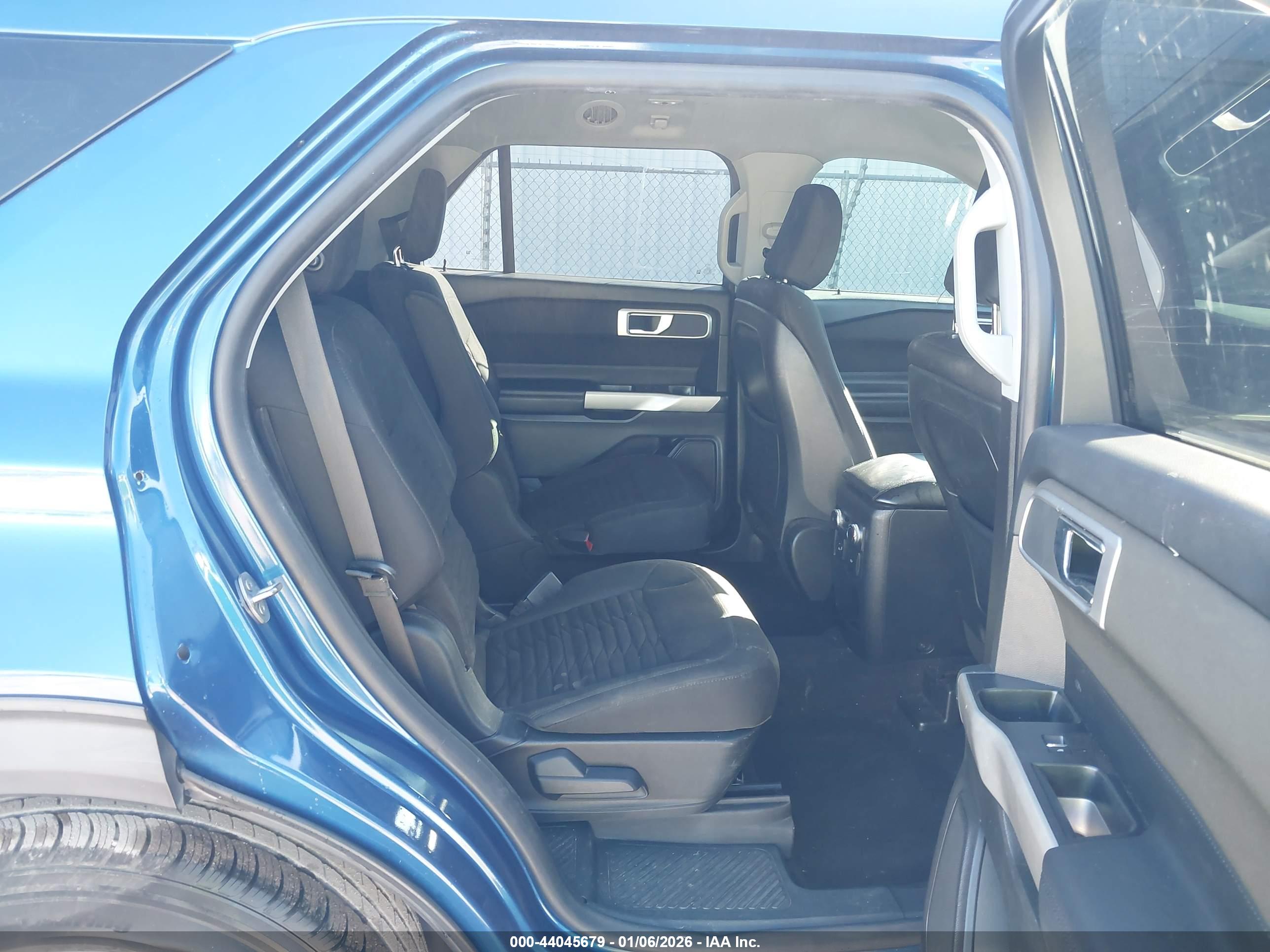 FORD EXPLORER image 8