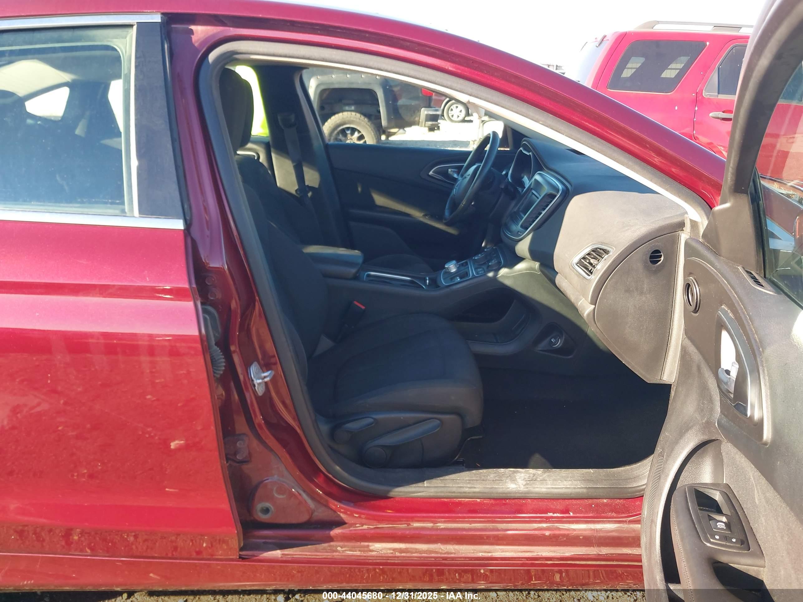 CHRYSLER 200 image 5