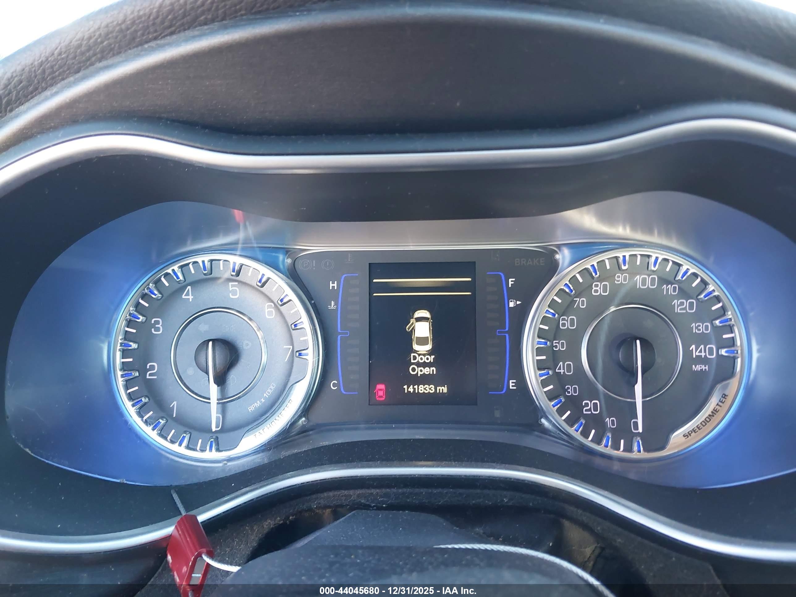 CHRYSLER 200 image 7