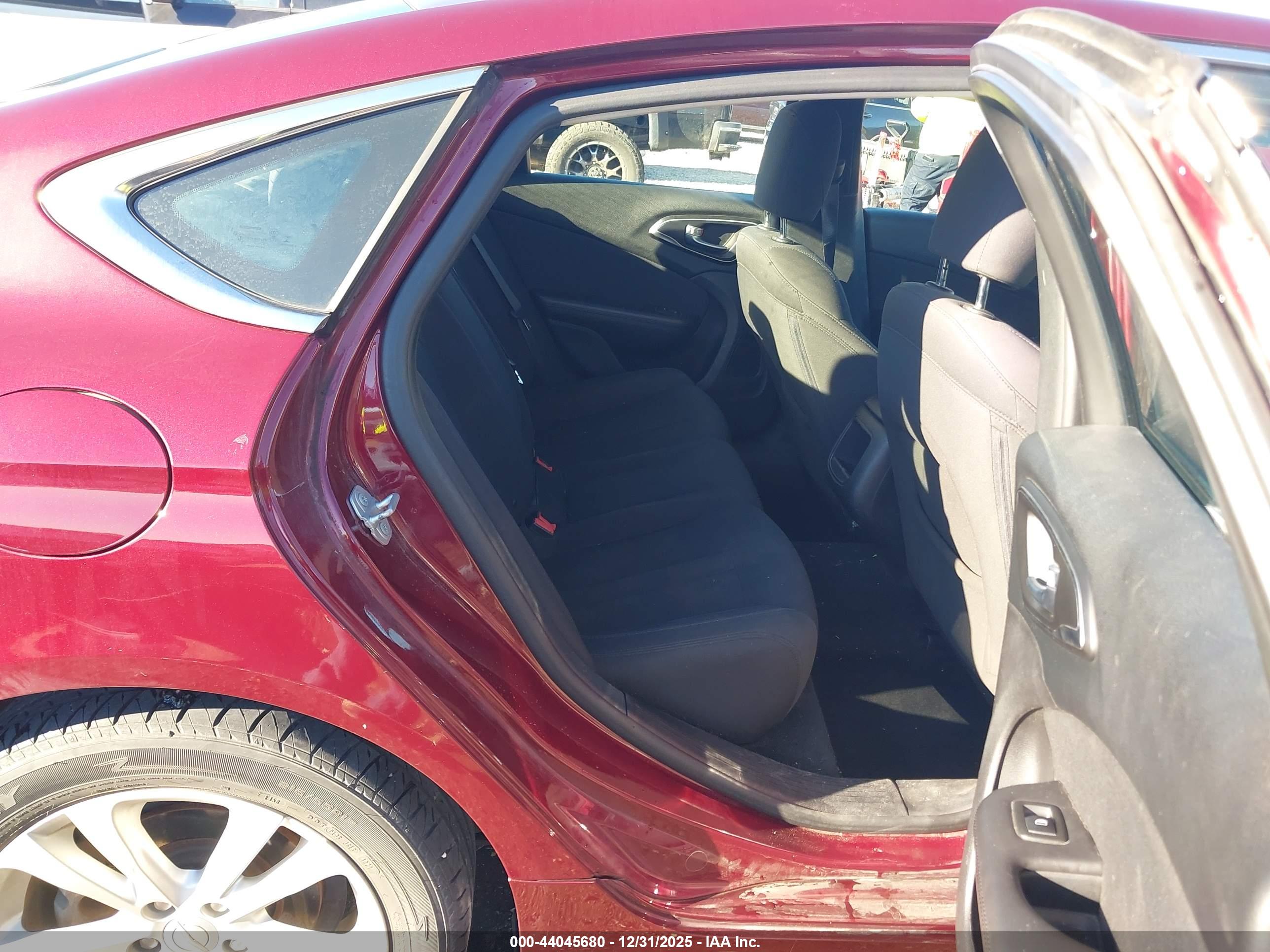 CHRYSLER 200 image 8