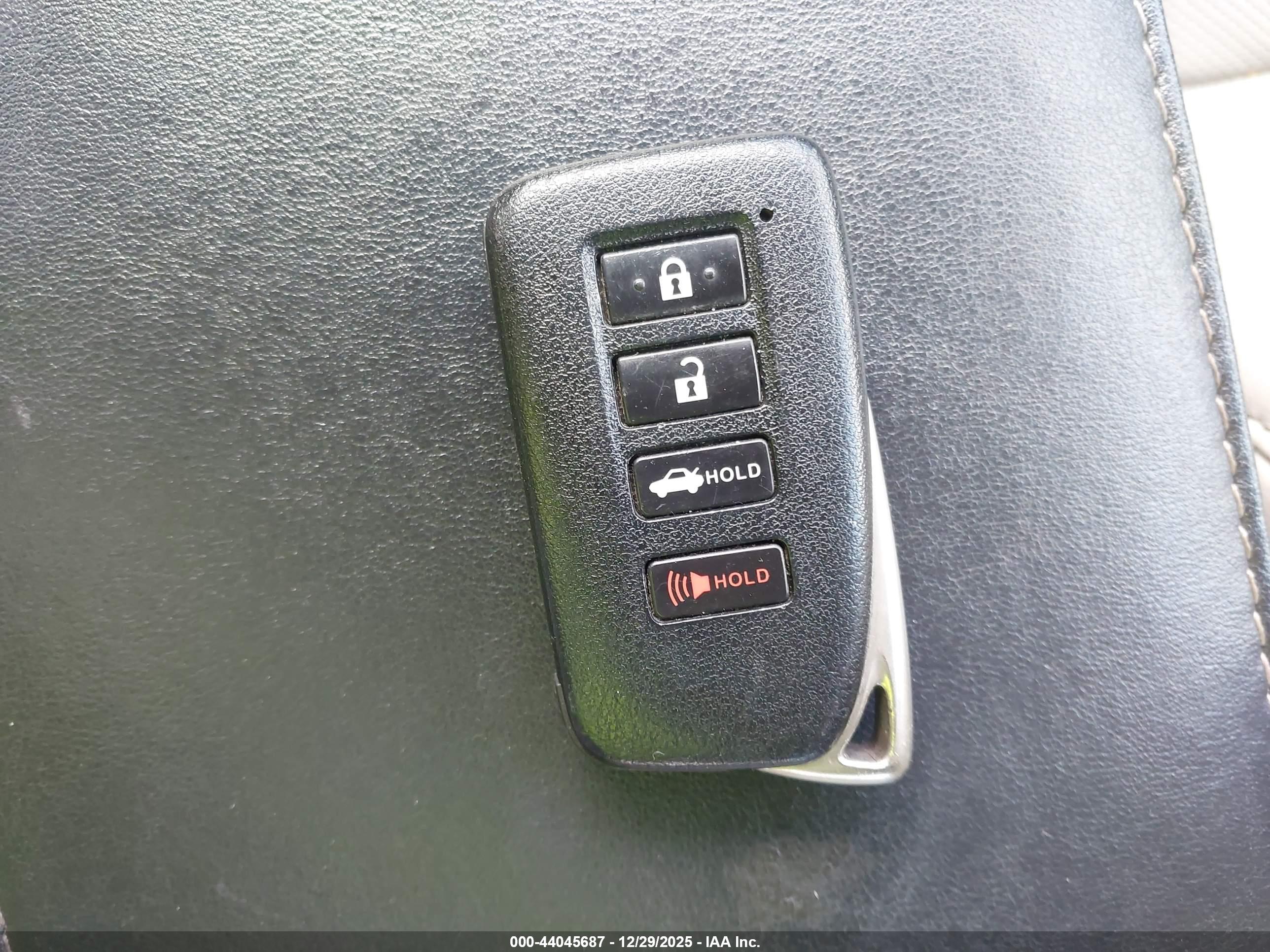 LEXUS ES image 11