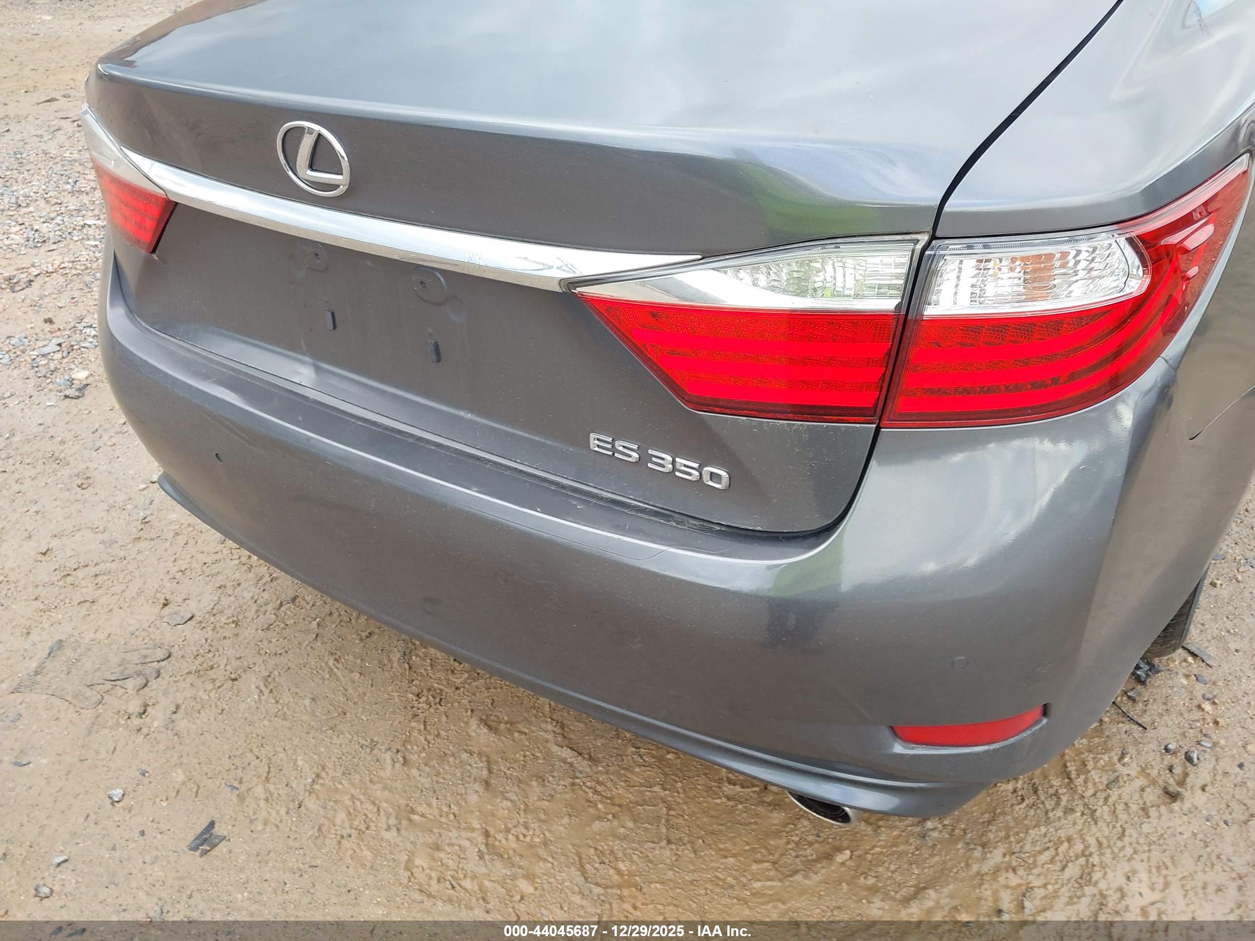 LEXUS ES image 6