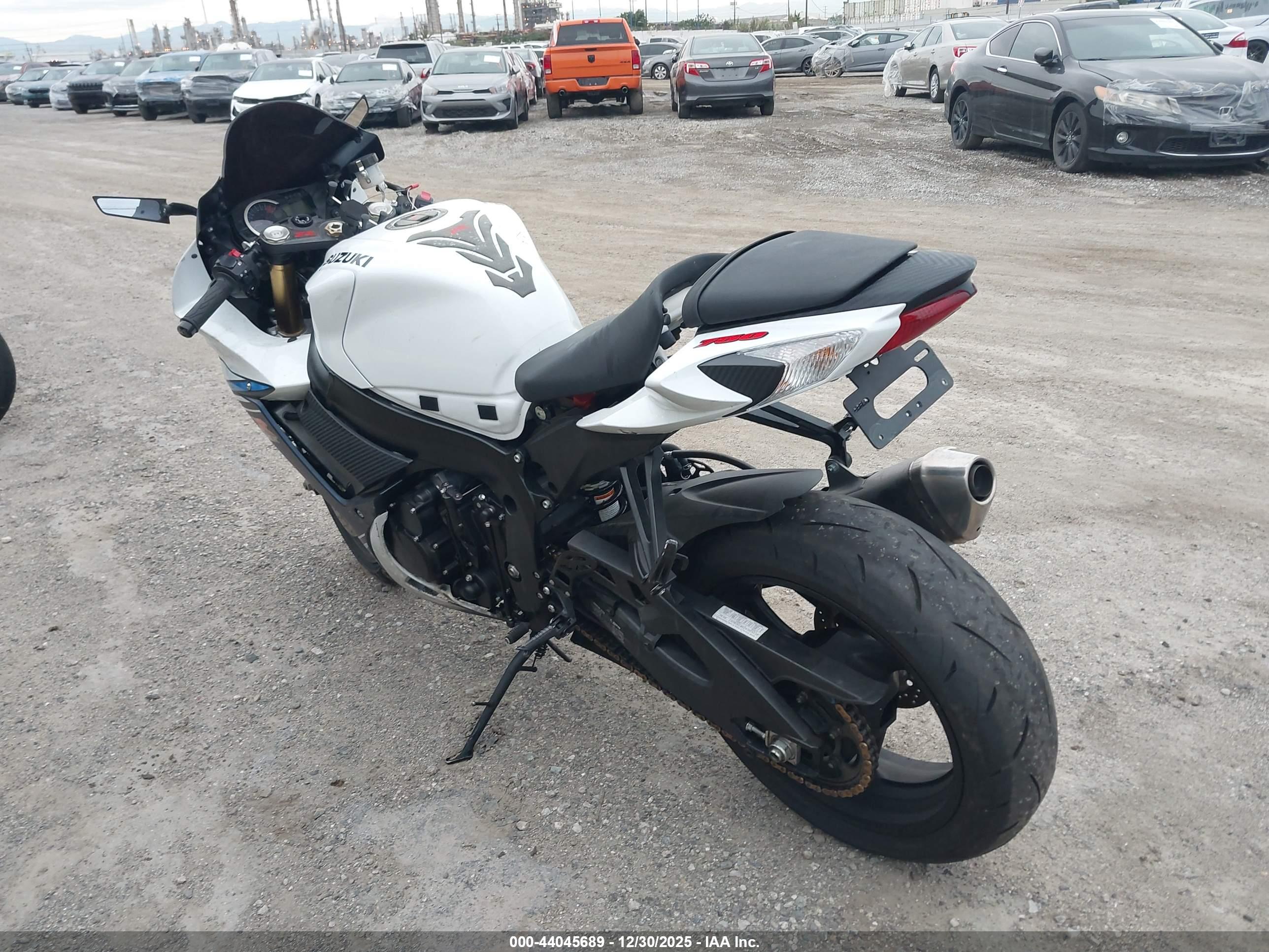 SUZUKI GSX-R750 image 3