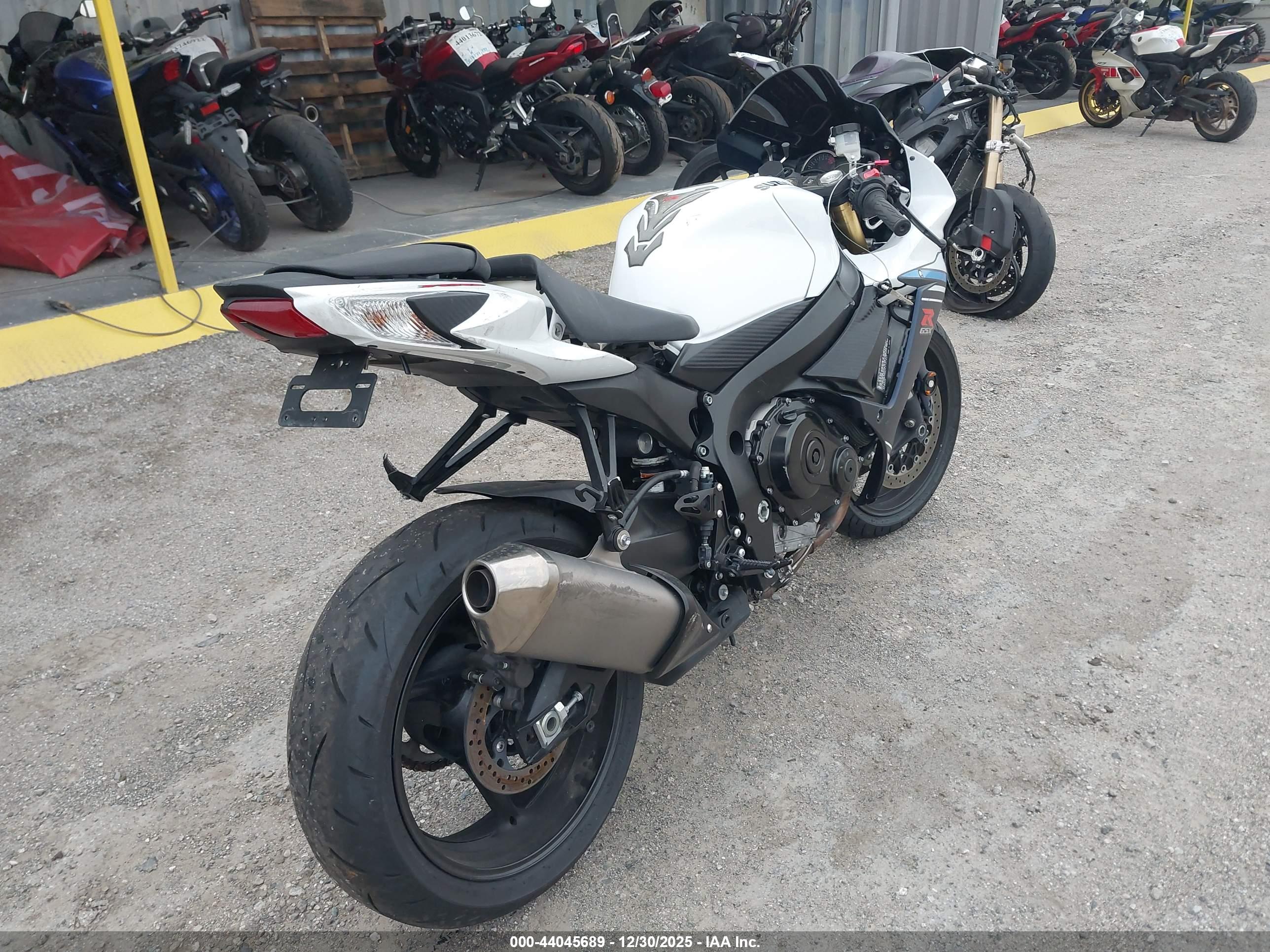 SUZUKI GSX-R750 image 4