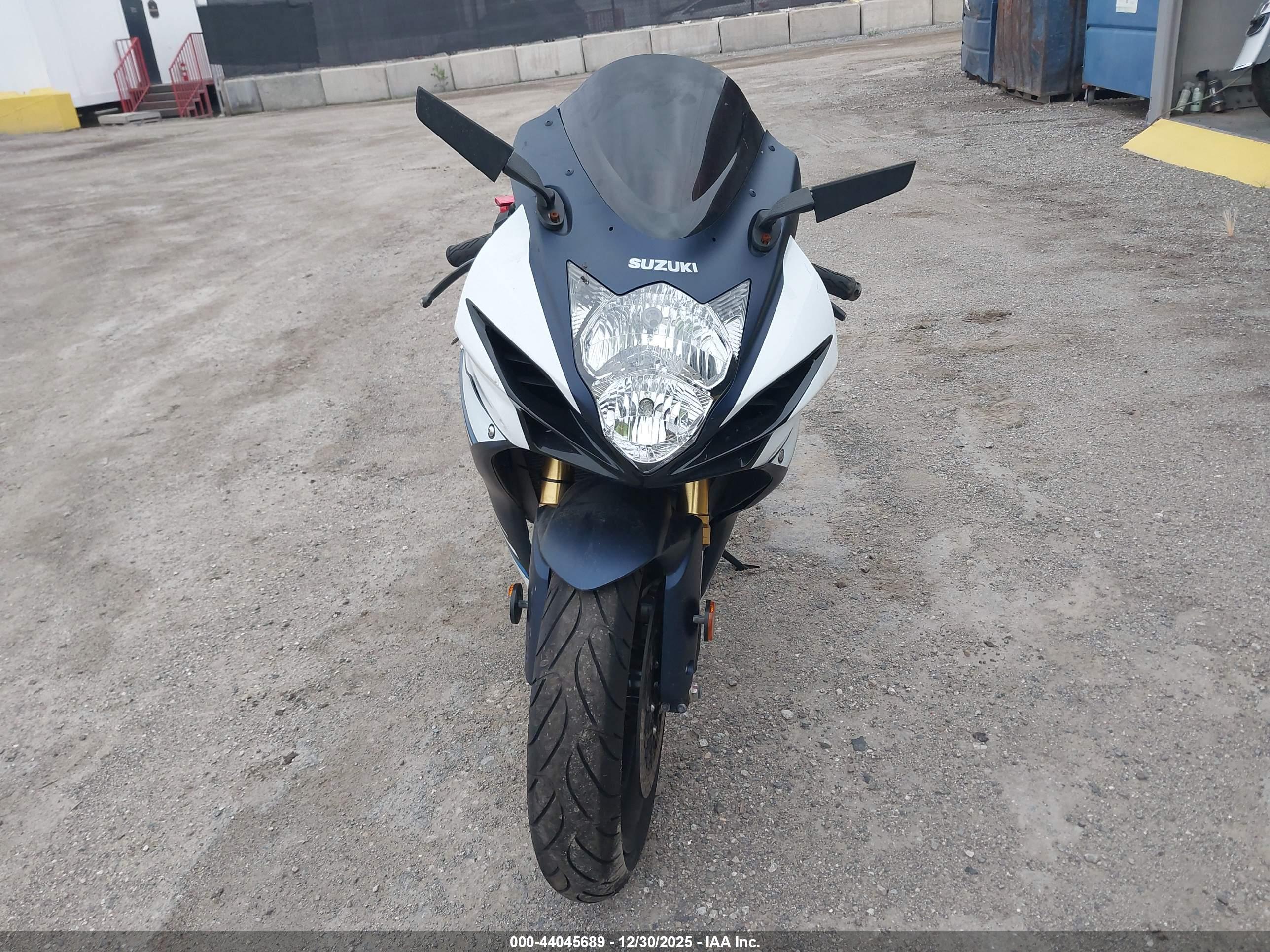 SUZUKI GSX-R750 image 5